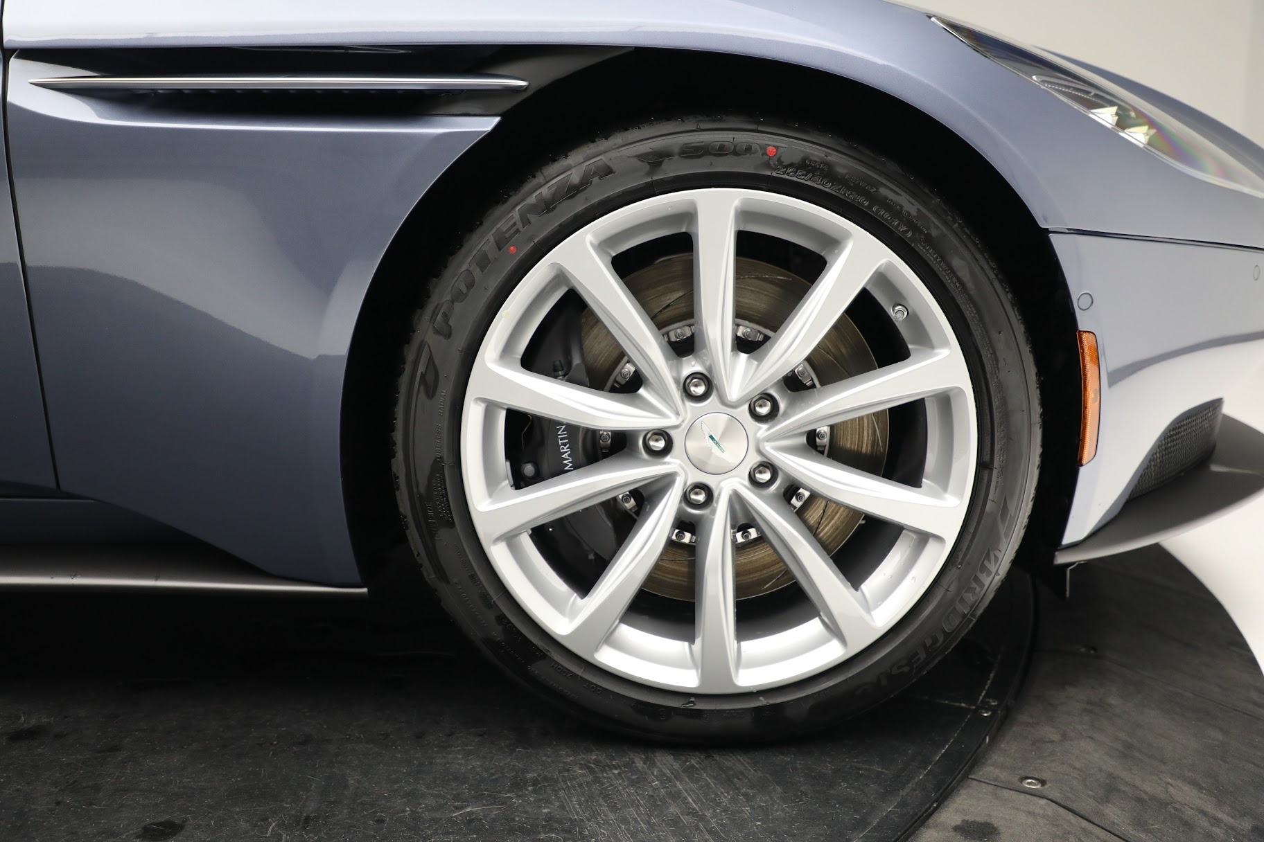 Used-2022-Aston-Martin-DB11-Volante