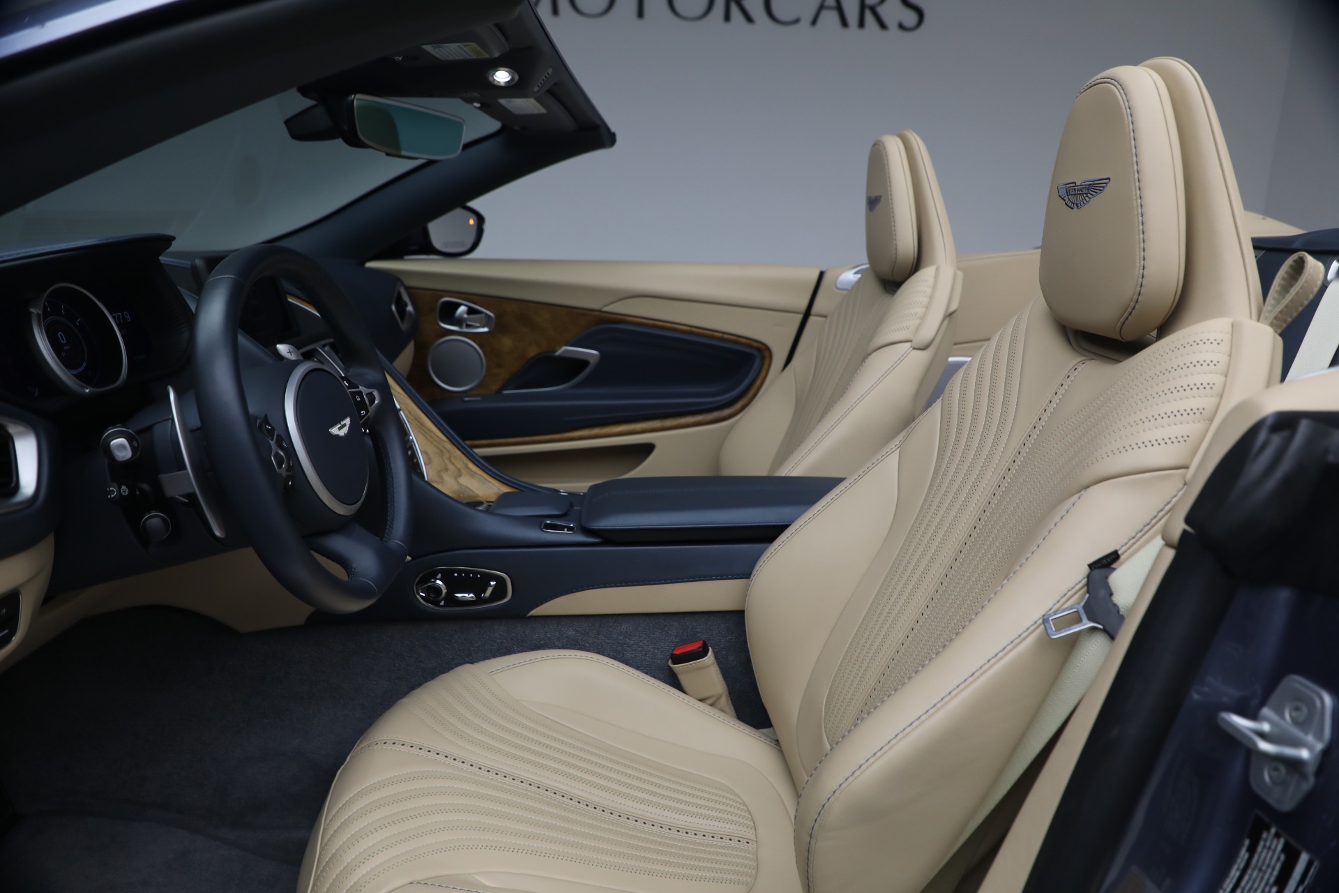 Used-2022-Aston-Martin-DB11-Volante