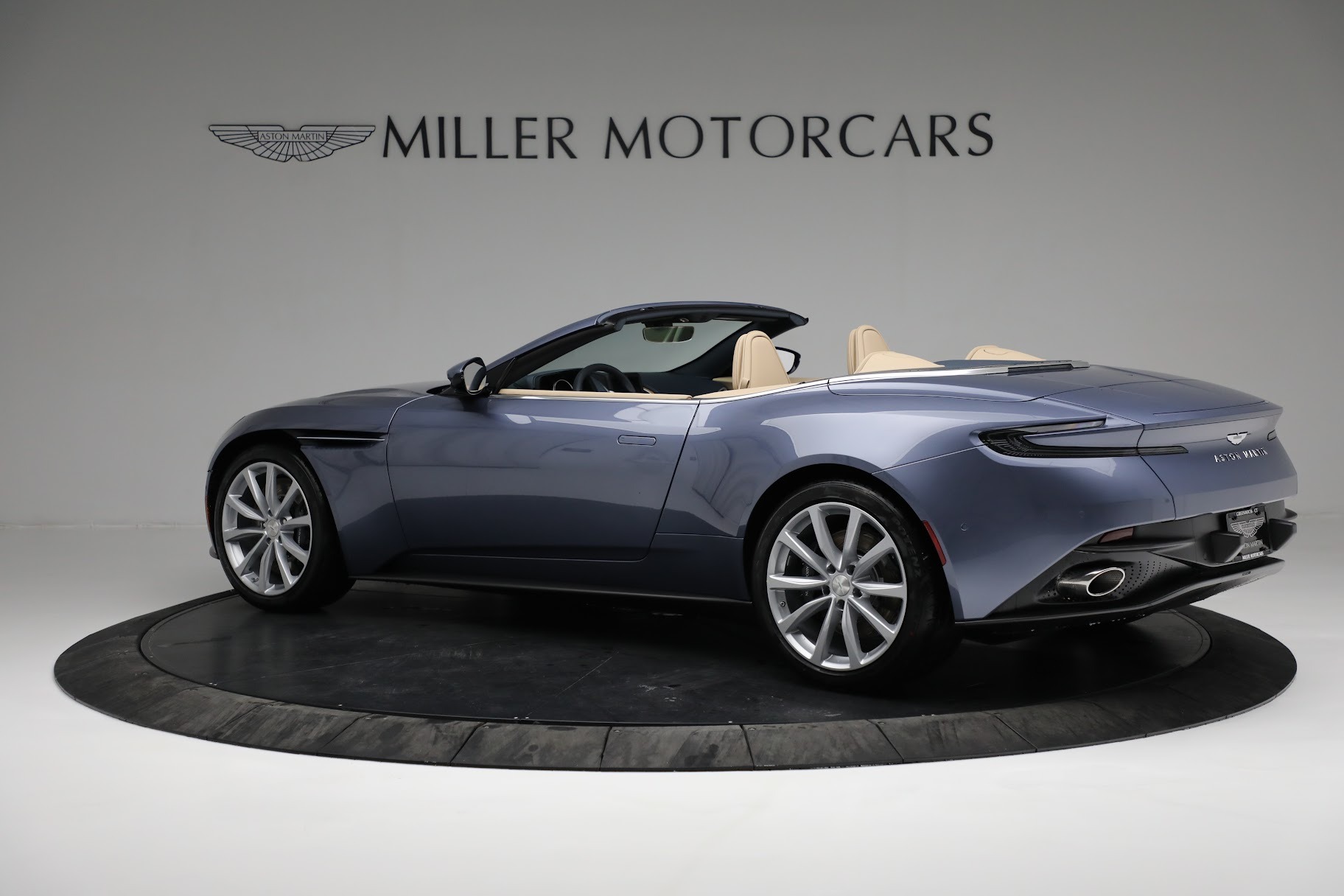 Used-2022-Aston-Martin-DB11-Volante