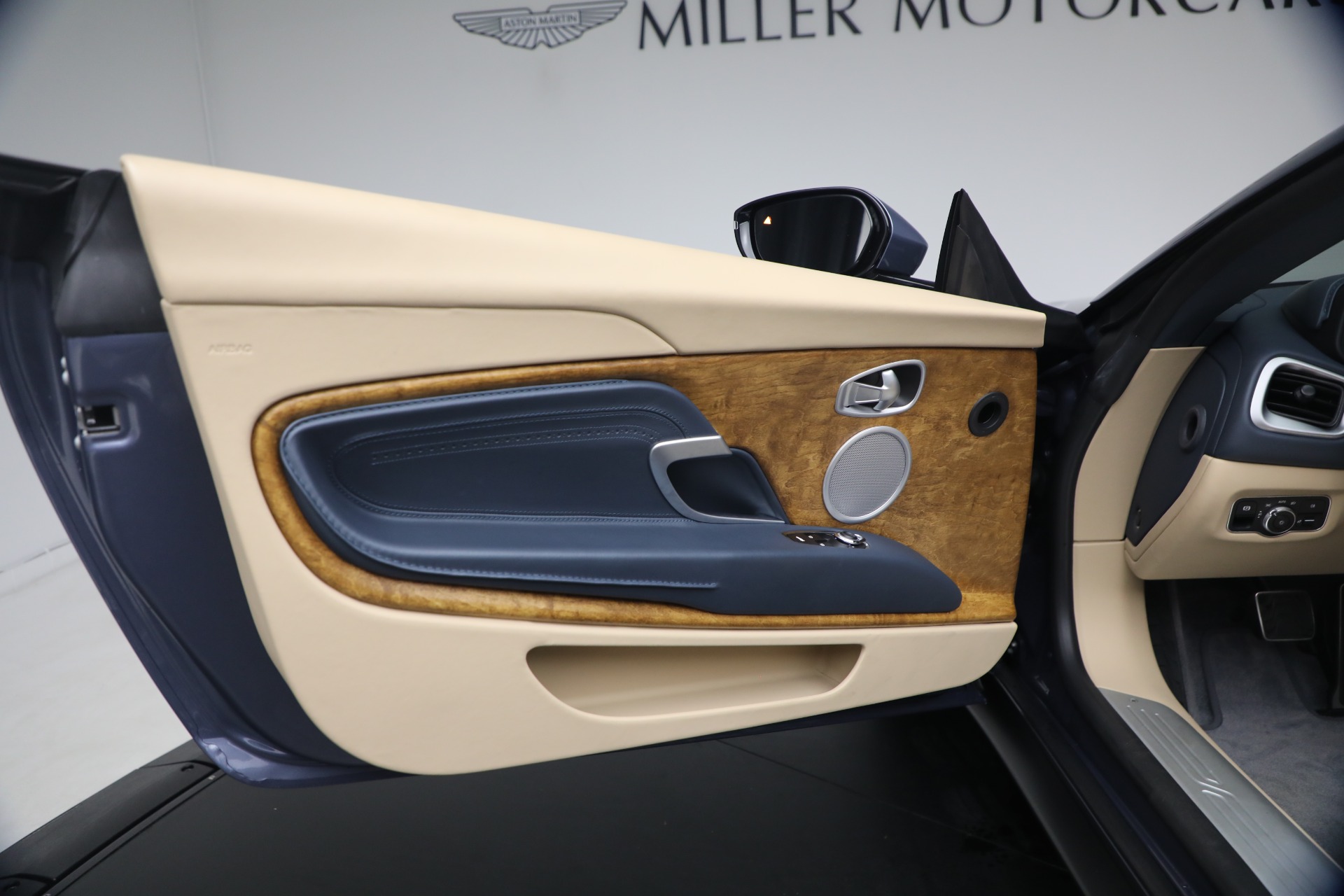 Used-2022-Aston-Martin-DB11-Volante
