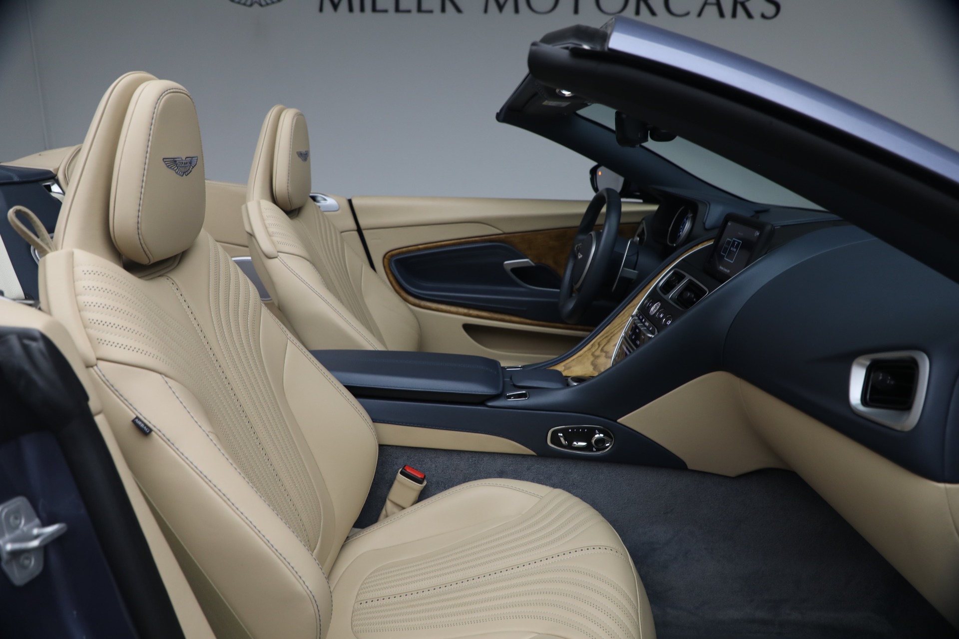 Used-2022-Aston-Martin-DB11-Volante