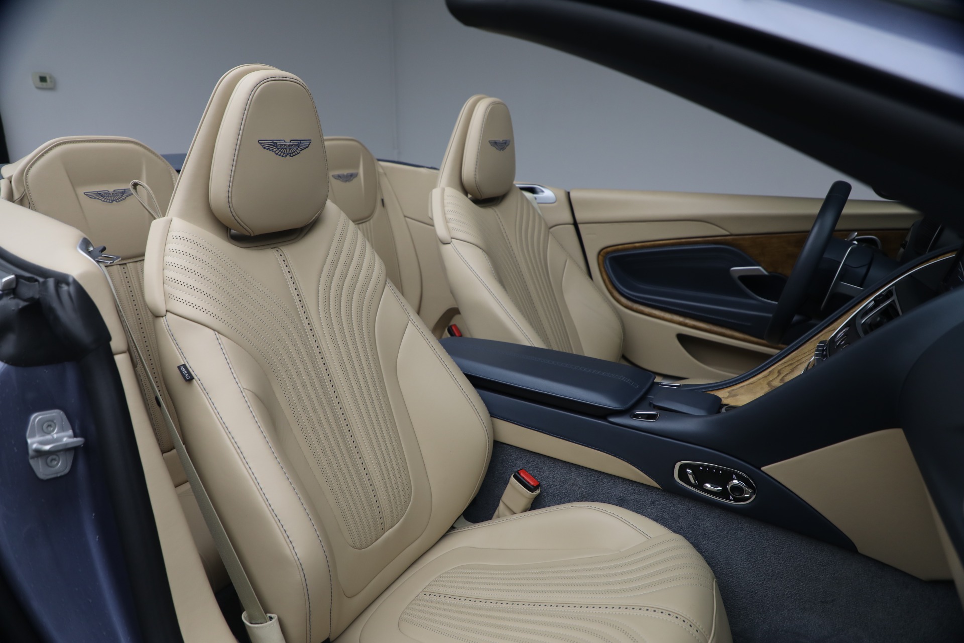 Used-2022-Aston-Martin-DB11-Volante