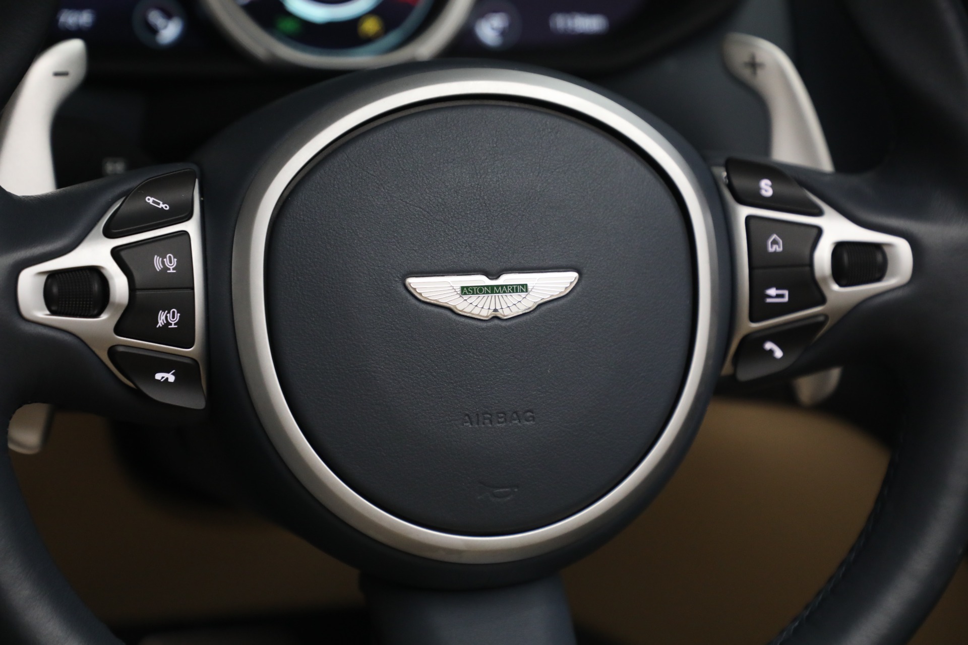 Used-2022-Aston-Martin-DB11-Volante