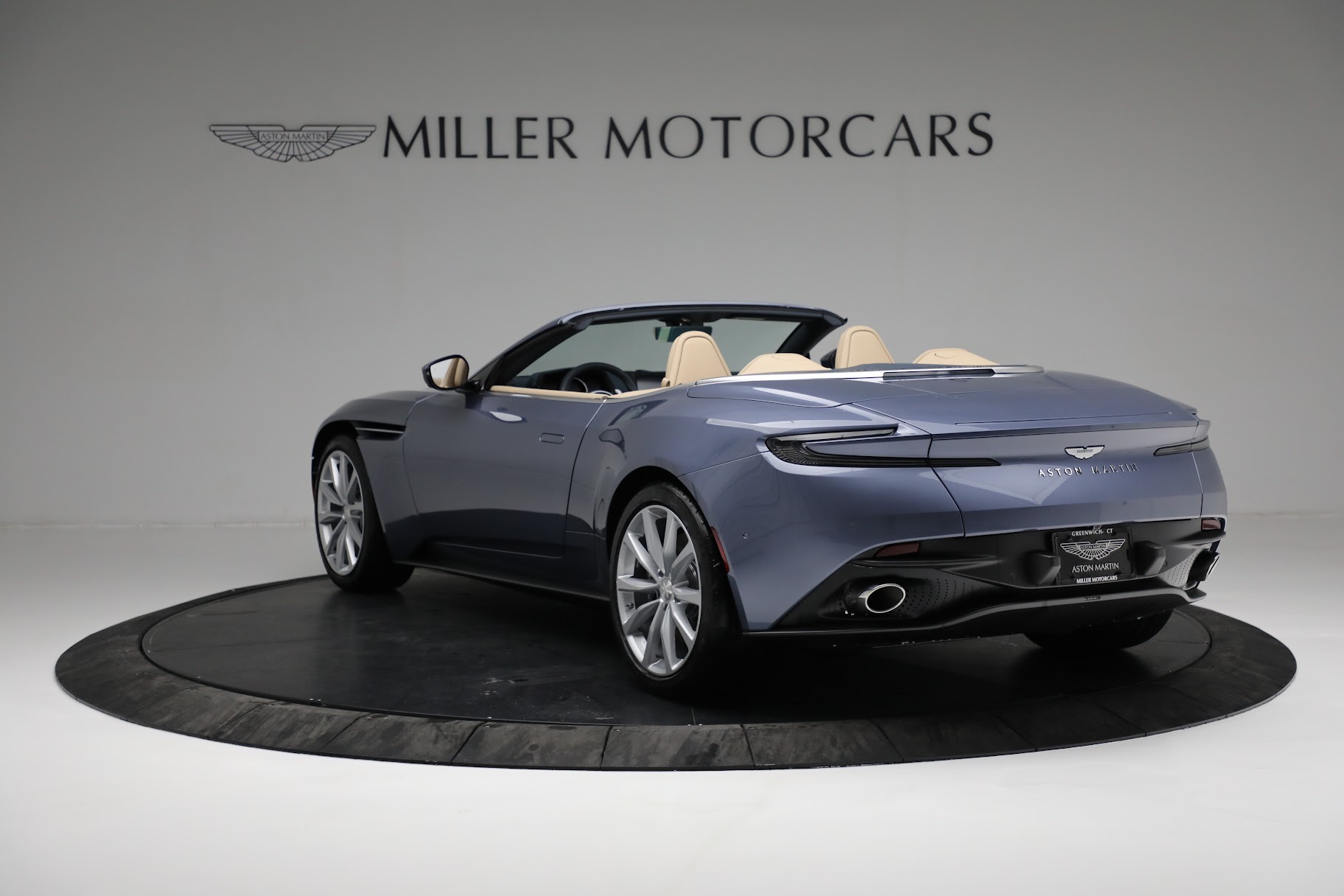Used-2022-Aston-Martin-DB11-Volante