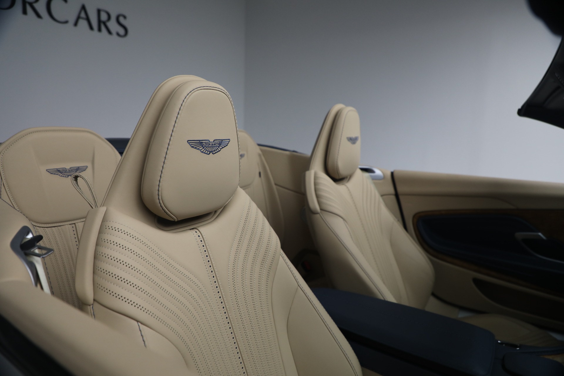 Used-2022-Aston-Martin-DB11-Volante