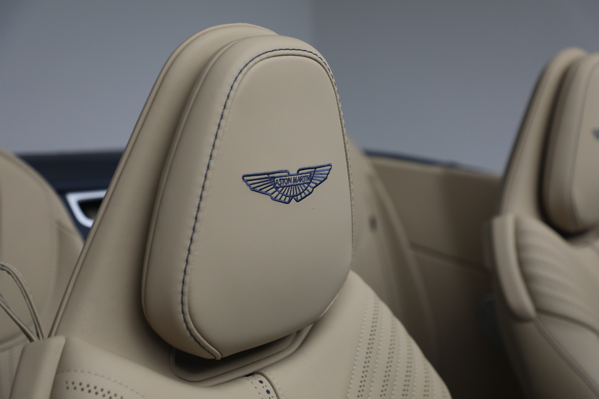 Used-2022-Aston-Martin-DB11-Volante