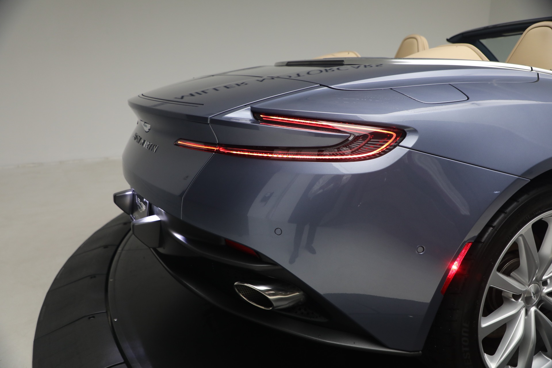 Used-2022-Aston-Martin-DB11-Volante