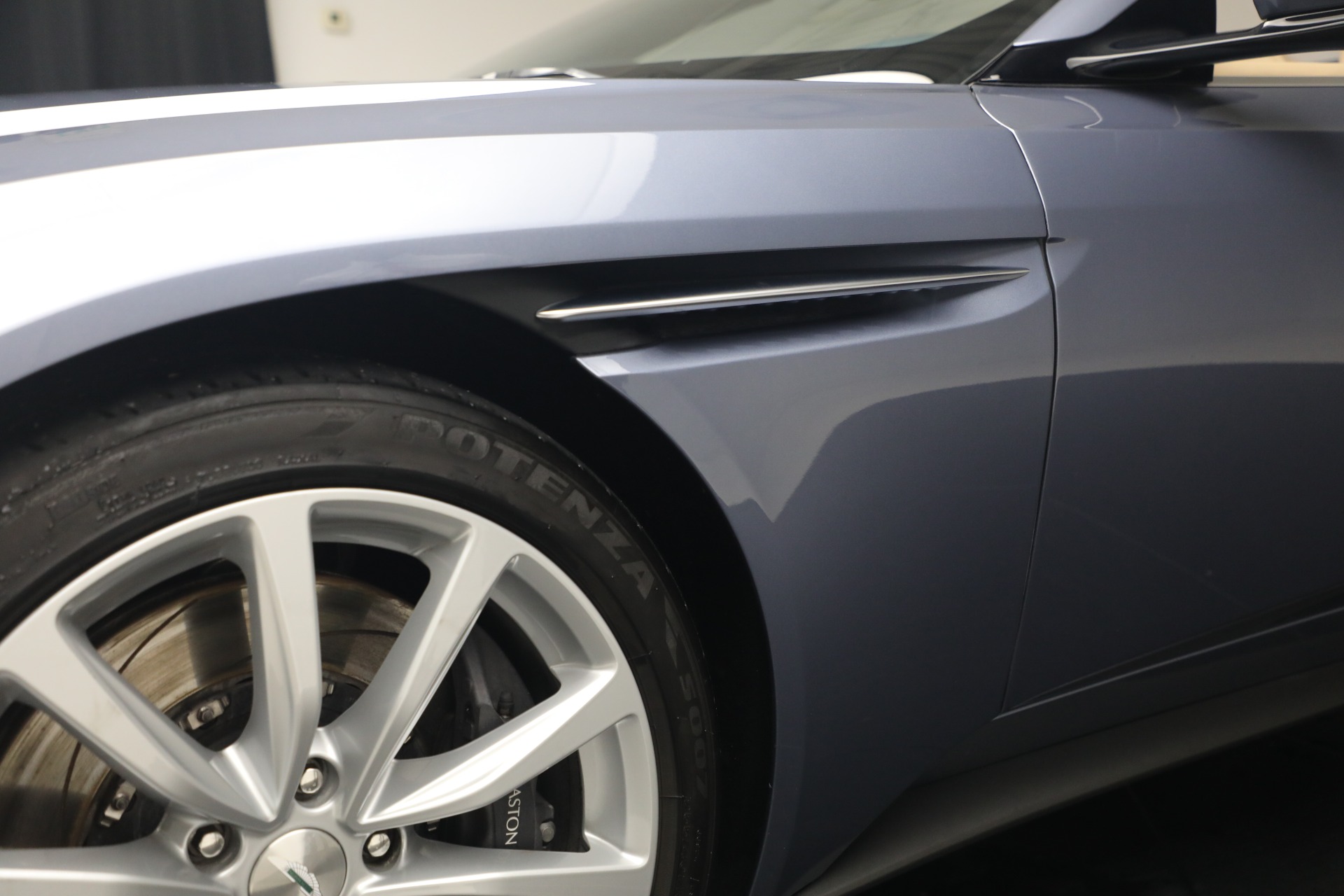 Used-2022-Aston-Martin-DB11-Volante