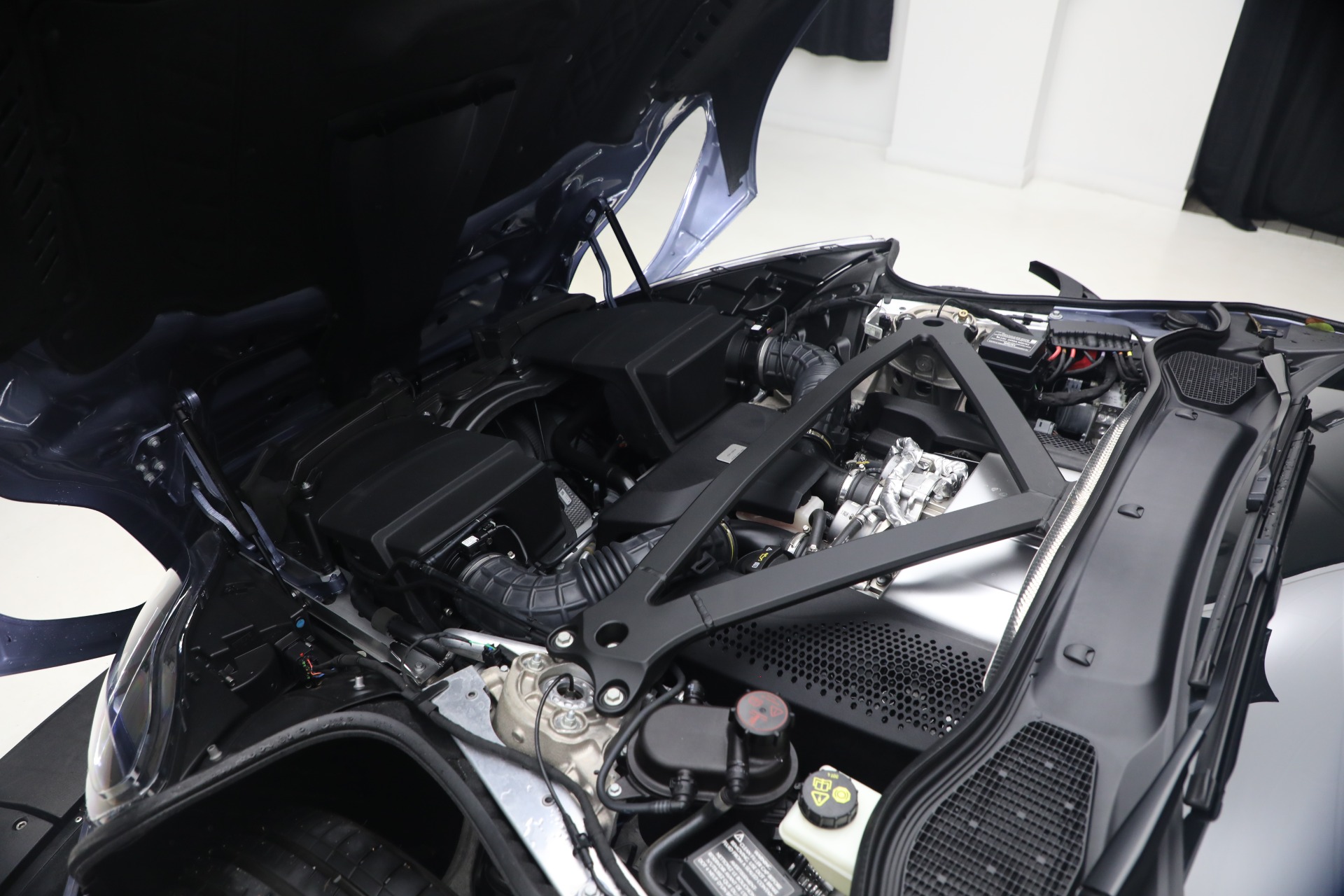 Used-2022-Aston-Martin-DB11-Volante