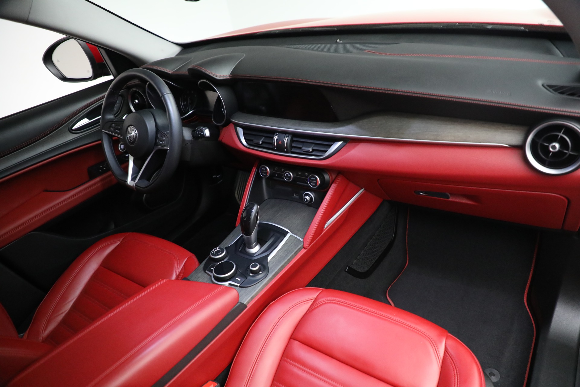 Used-2019-Alfa-Romeo-Stelvio-Ti-Lusso