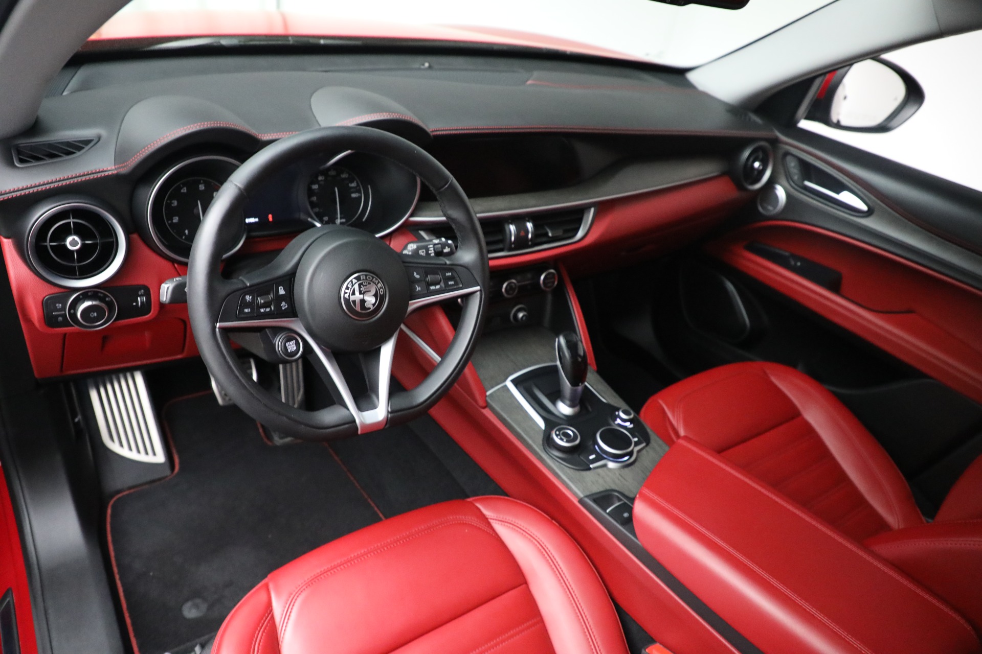 Used-2019-Alfa-Romeo-Stelvio-Ti-Lusso