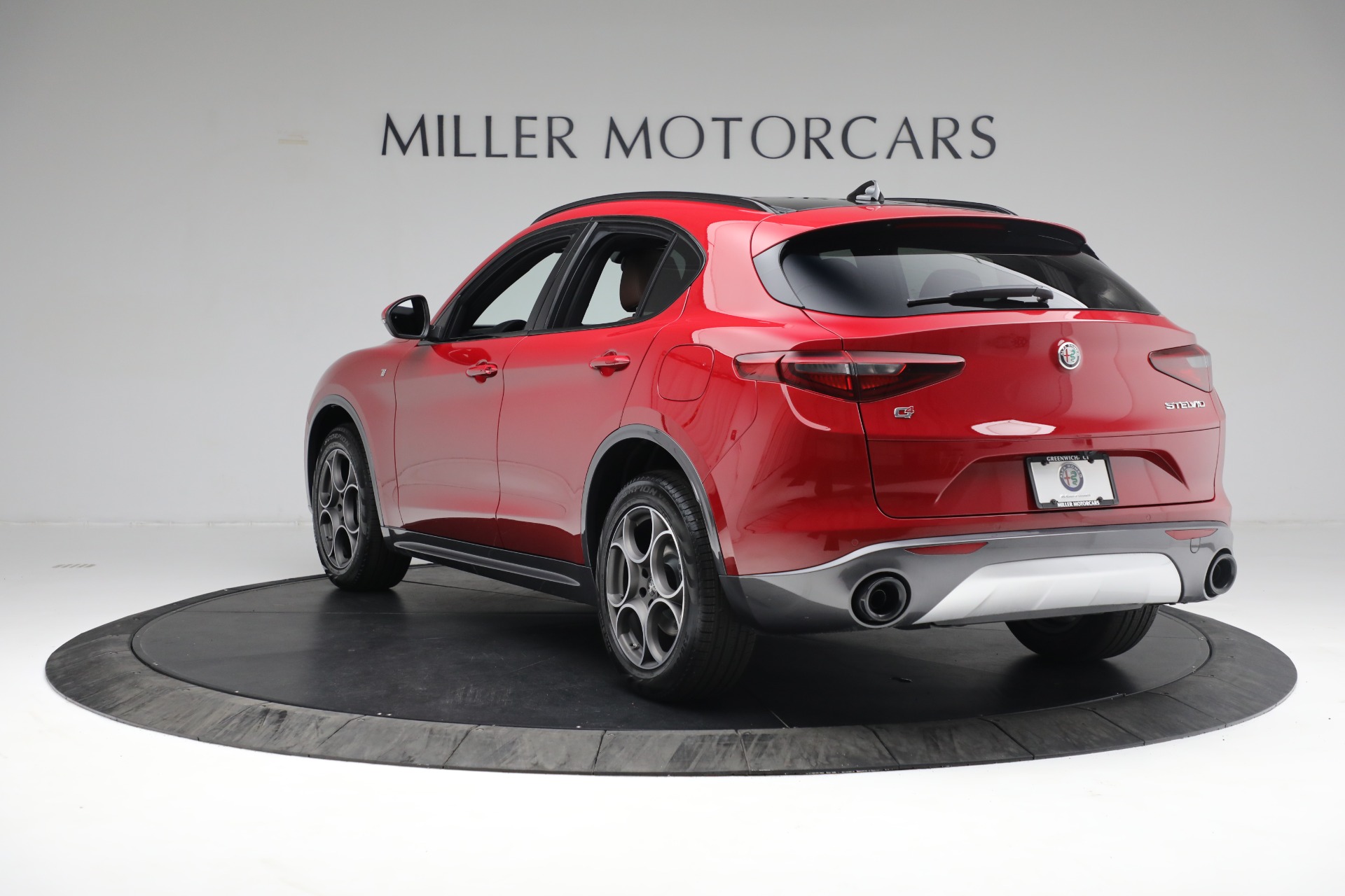 New-2022-Alfa-Romeo-Stelvio-Ti