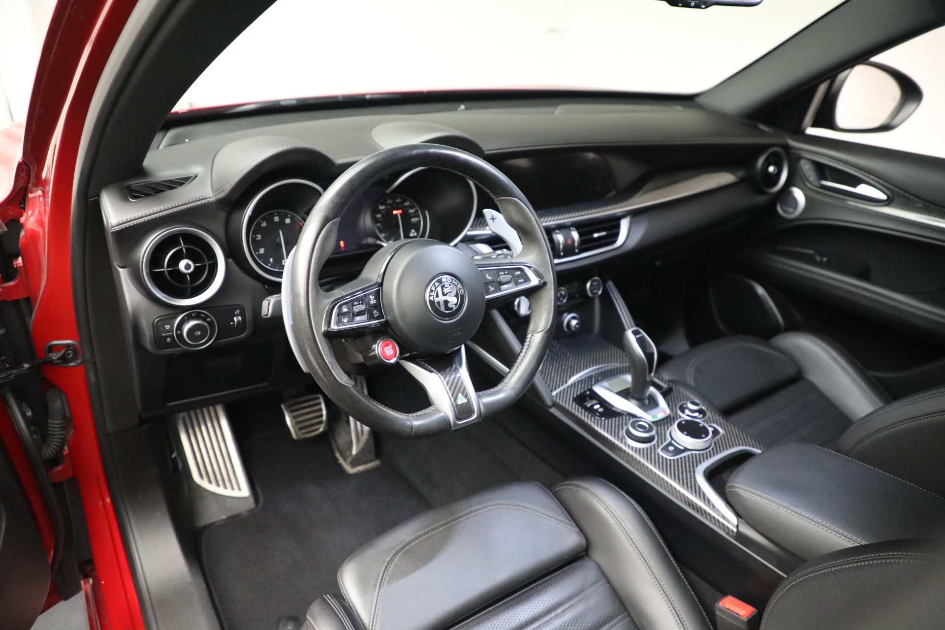 Used-2022-Alfa-Romeo-Stelvio-Quadrifoglio