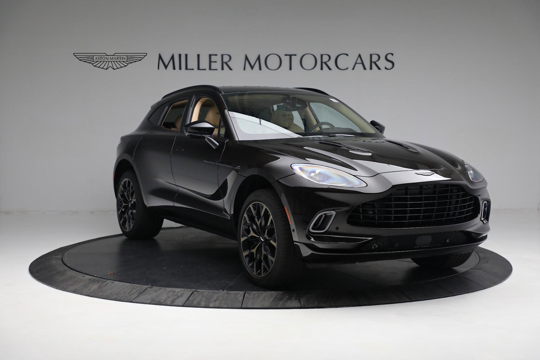 Used-2022-Aston-Martin-DBX