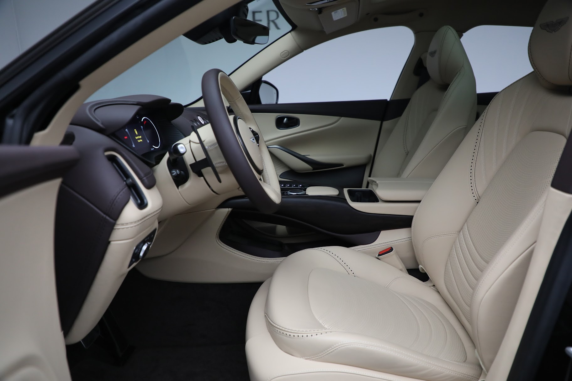 Used-2022-Aston-Martin-DBX