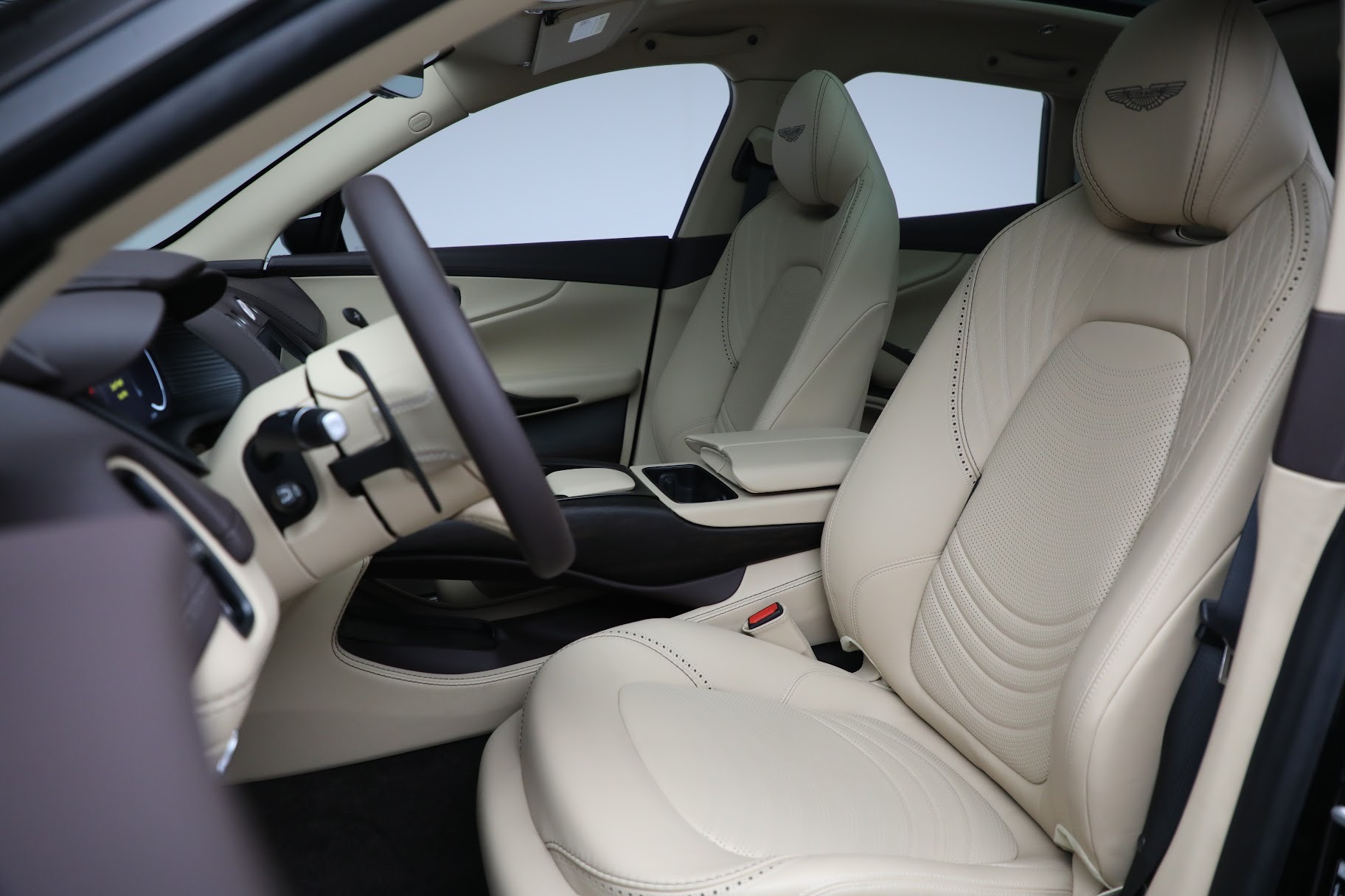 Used-2022-Aston-Martin-DBX