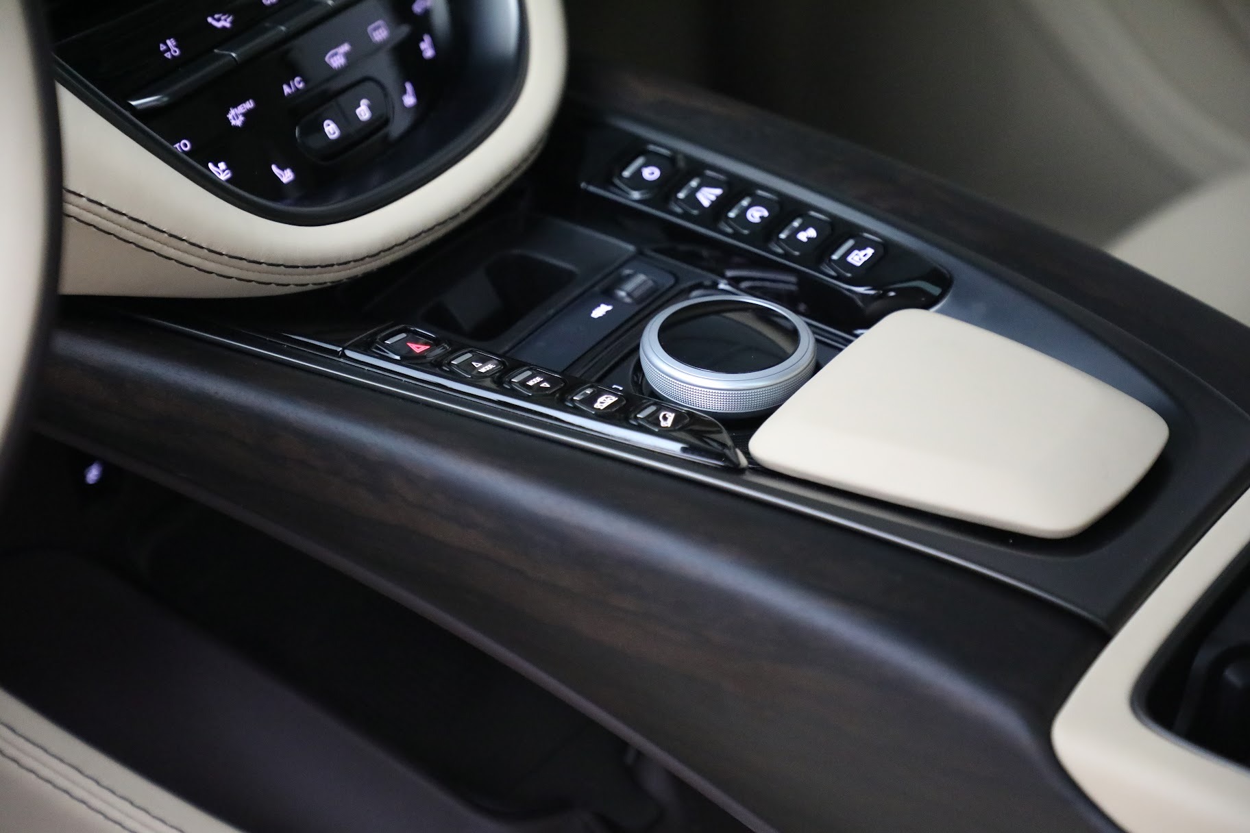 Used-2022-Aston-Martin-DBX