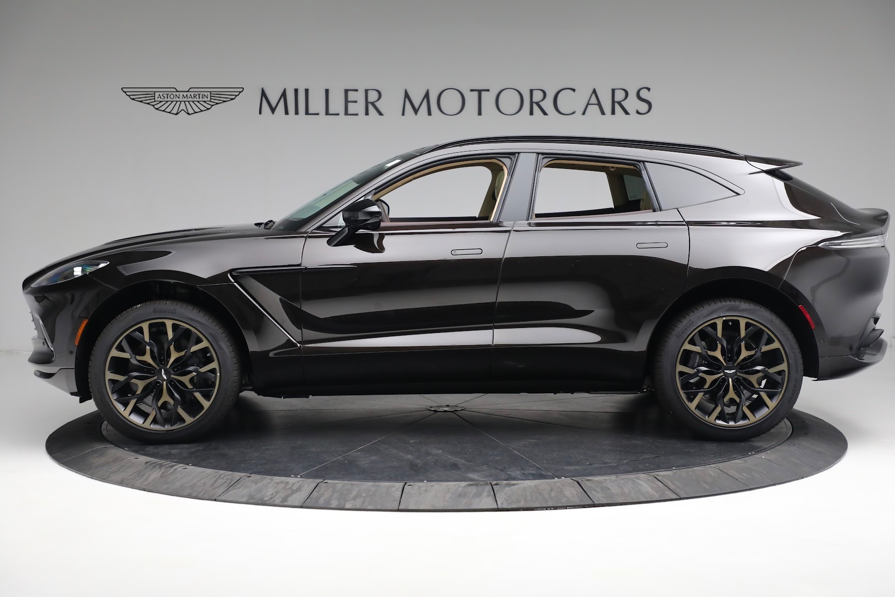 Used-2022-Aston-Martin-DBX