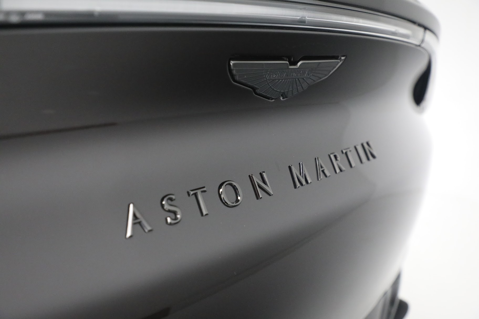 Used-2022-Aston-Martin-DBX