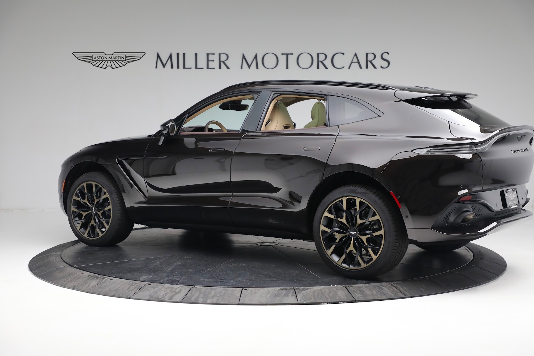 Used-2022-Aston-Martin-DBX