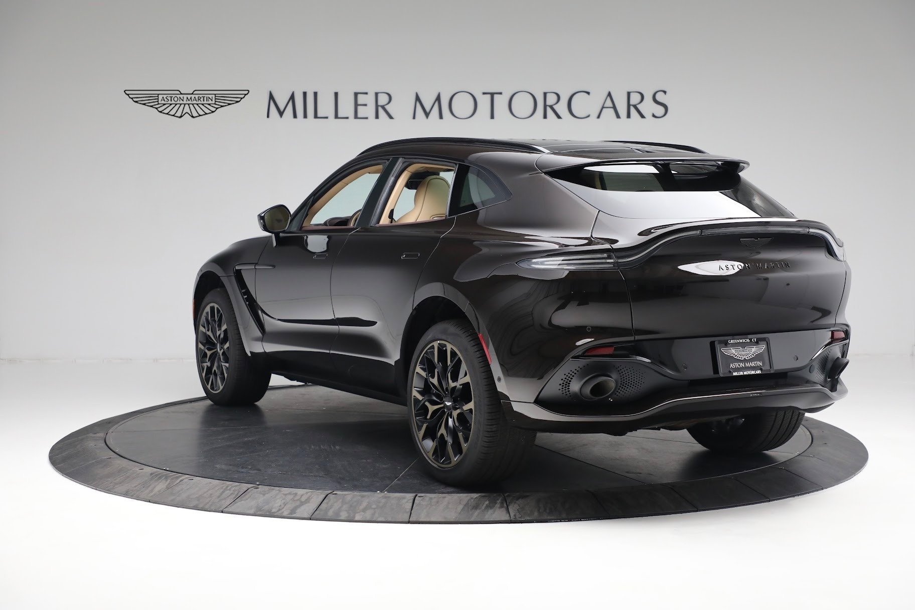 Used-2022-Aston-Martin-DBX