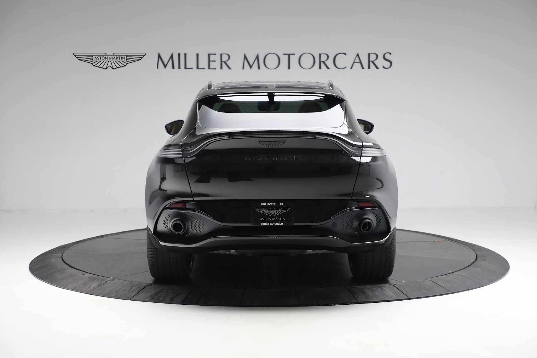 Used-2022-Aston-Martin-DBX