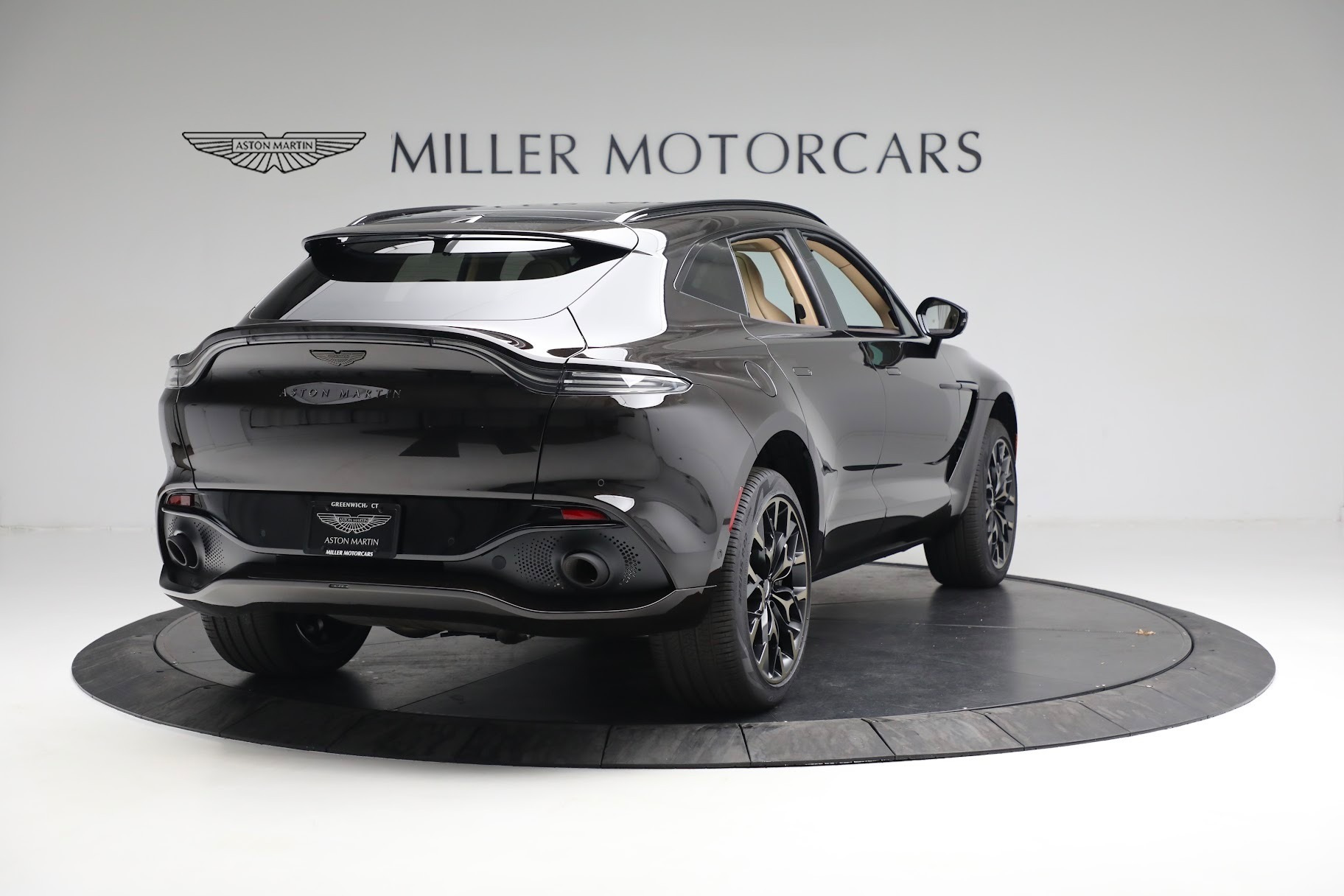 Used-2022-Aston-Martin-DBX