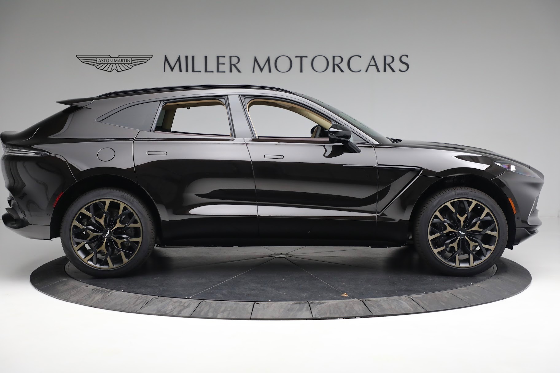 Used-2022-Aston-Martin-DBX