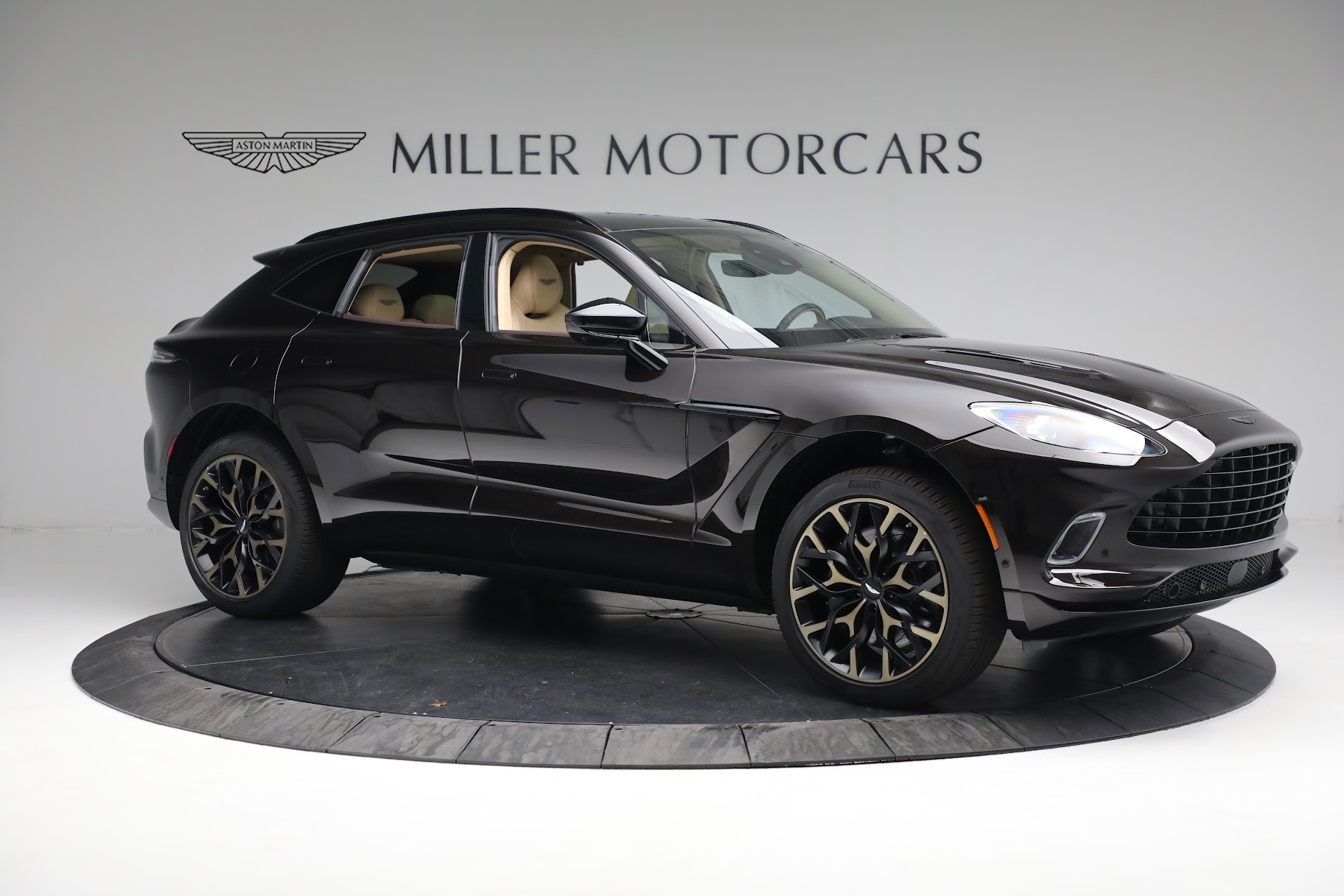 Used-2022-Aston-Martin-DBX