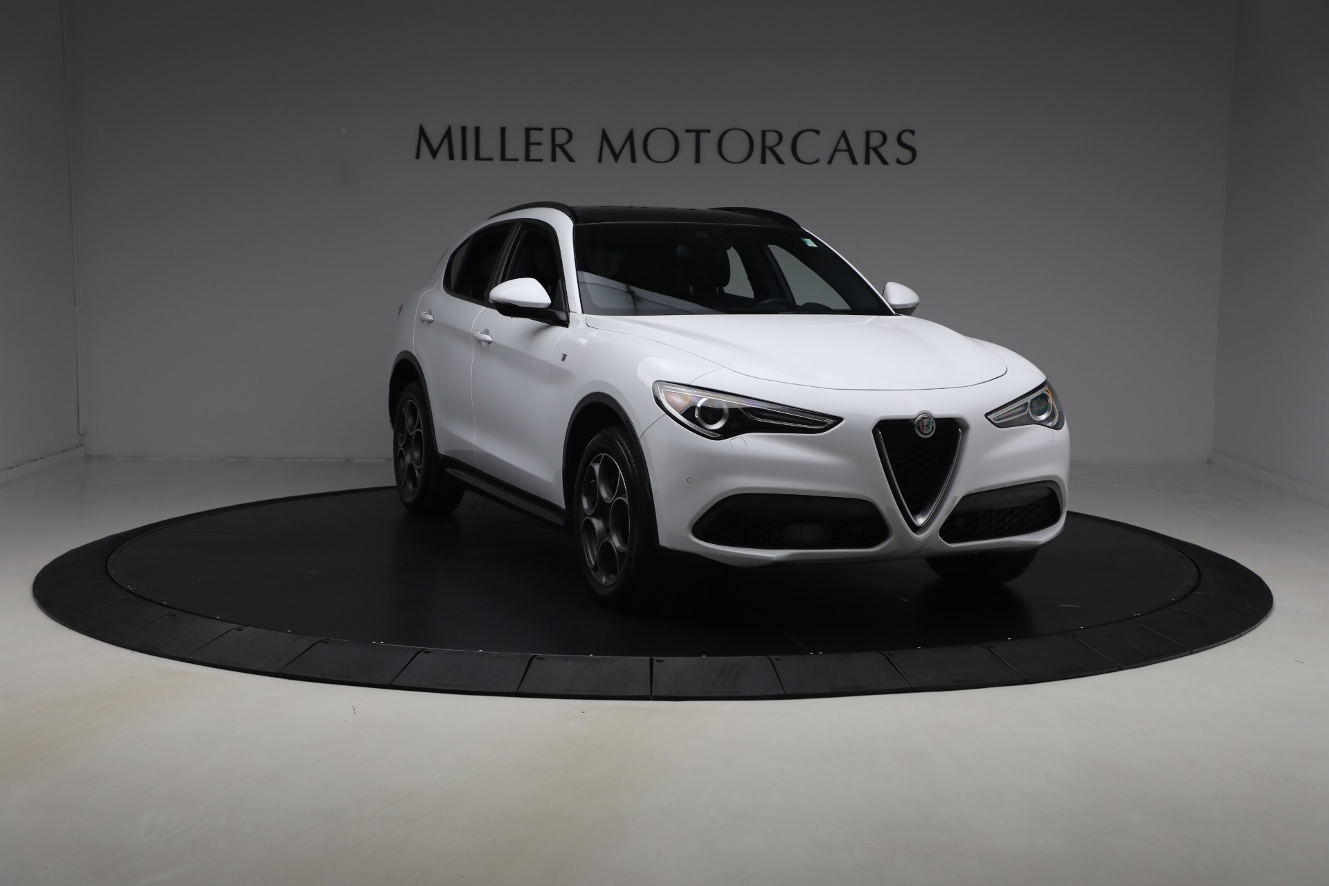 Used-2022-Alfa-Romeo-Stelvio-Ti