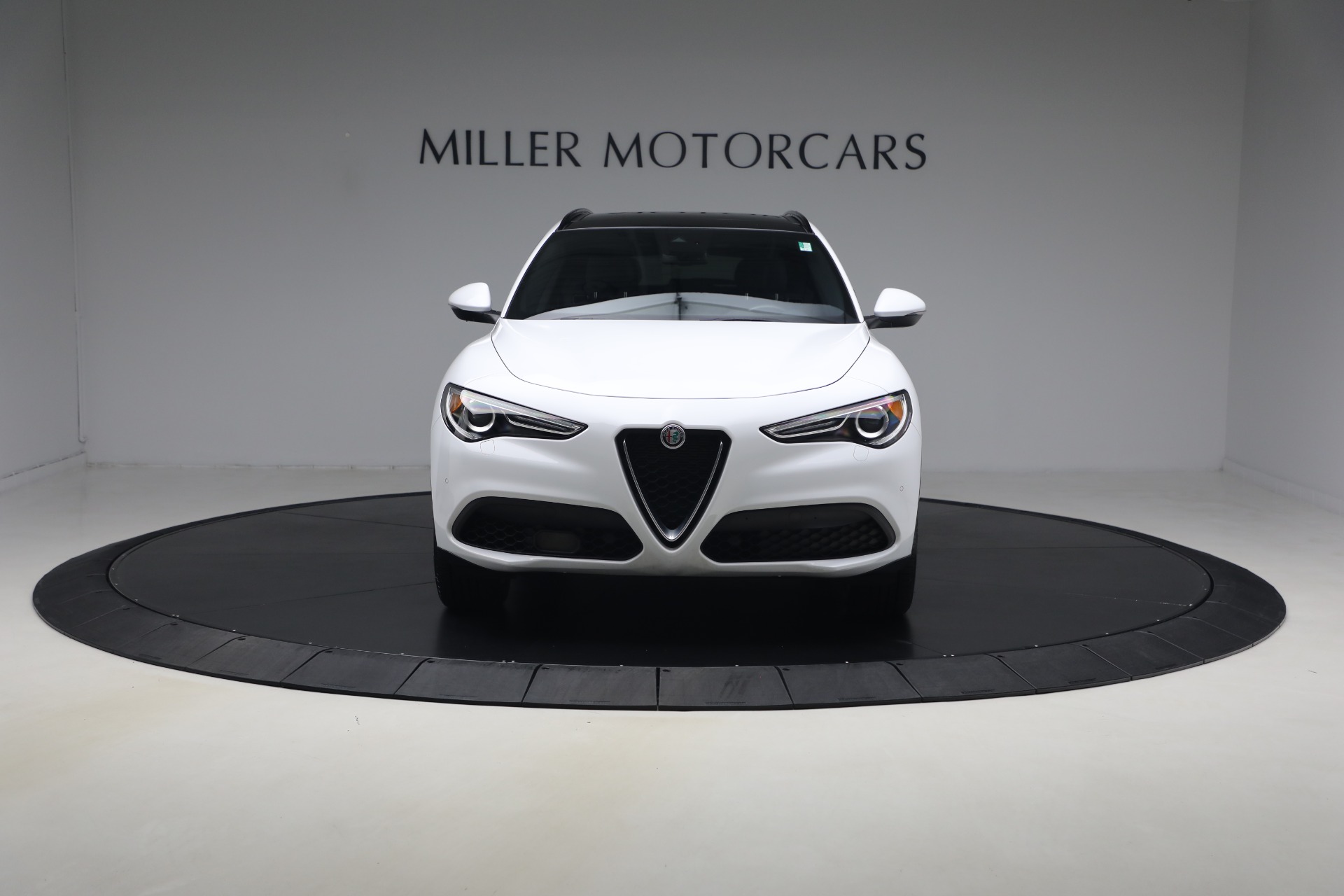 Used-2022-Alfa-Romeo-Stelvio-Ti