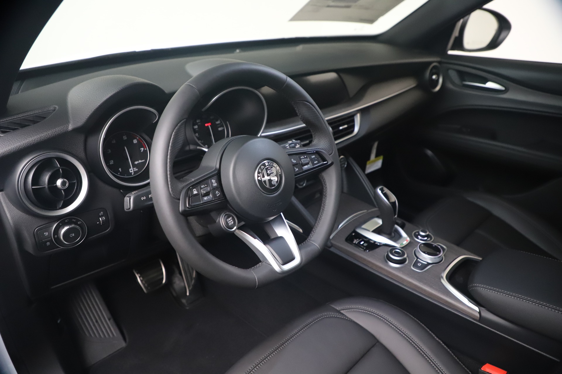 New-2022-Alfa-Romeo-Stelvio-Ti