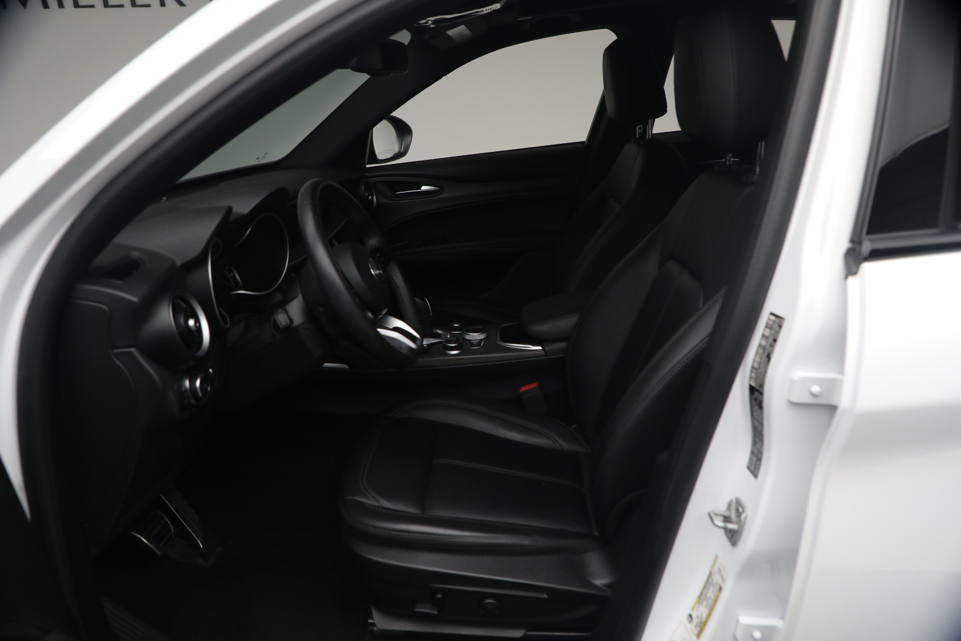 Used-2022-Alfa-Romeo-Stelvio-Ti