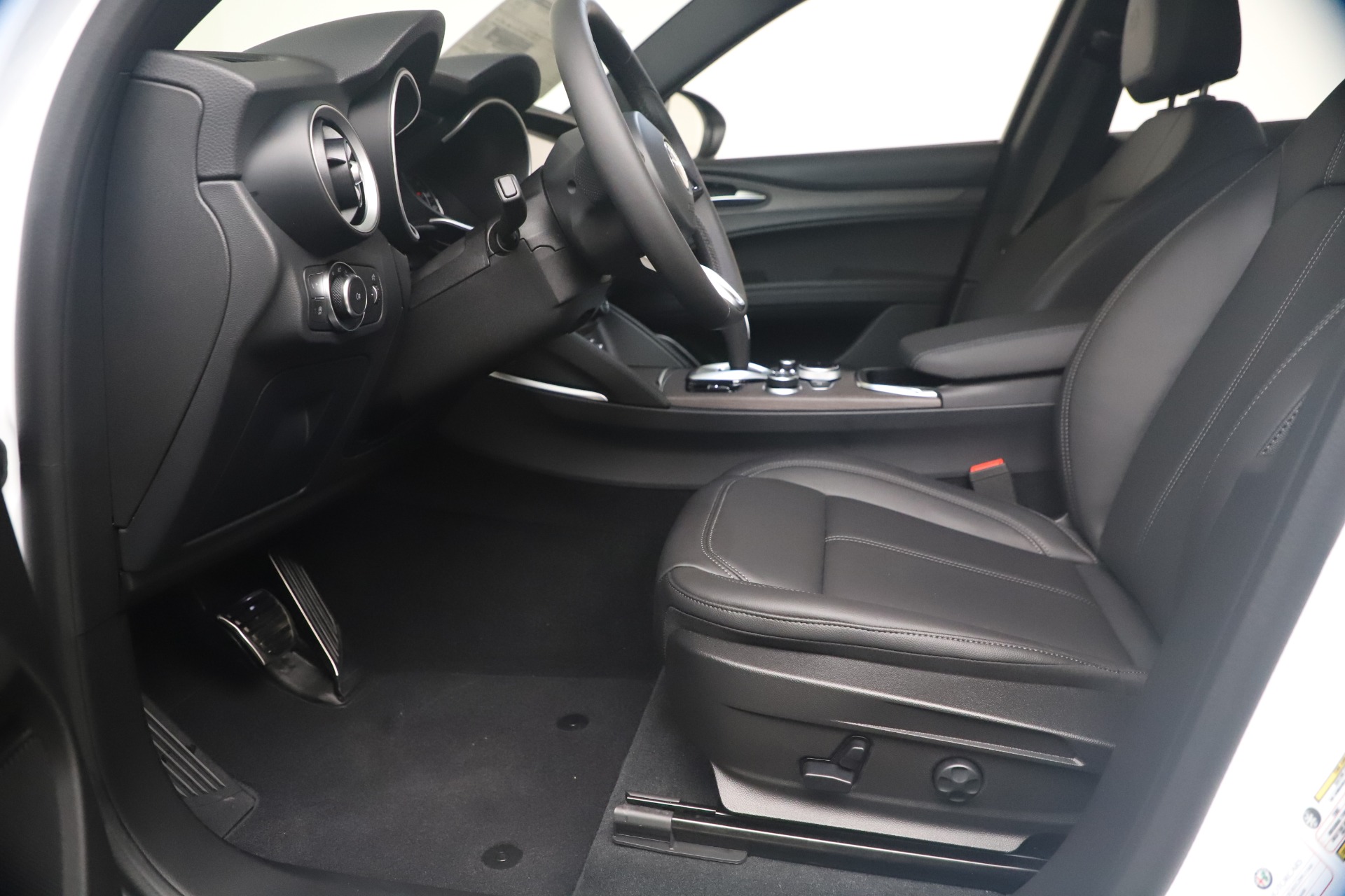 New-2022-Alfa-Romeo-Stelvio-Ti