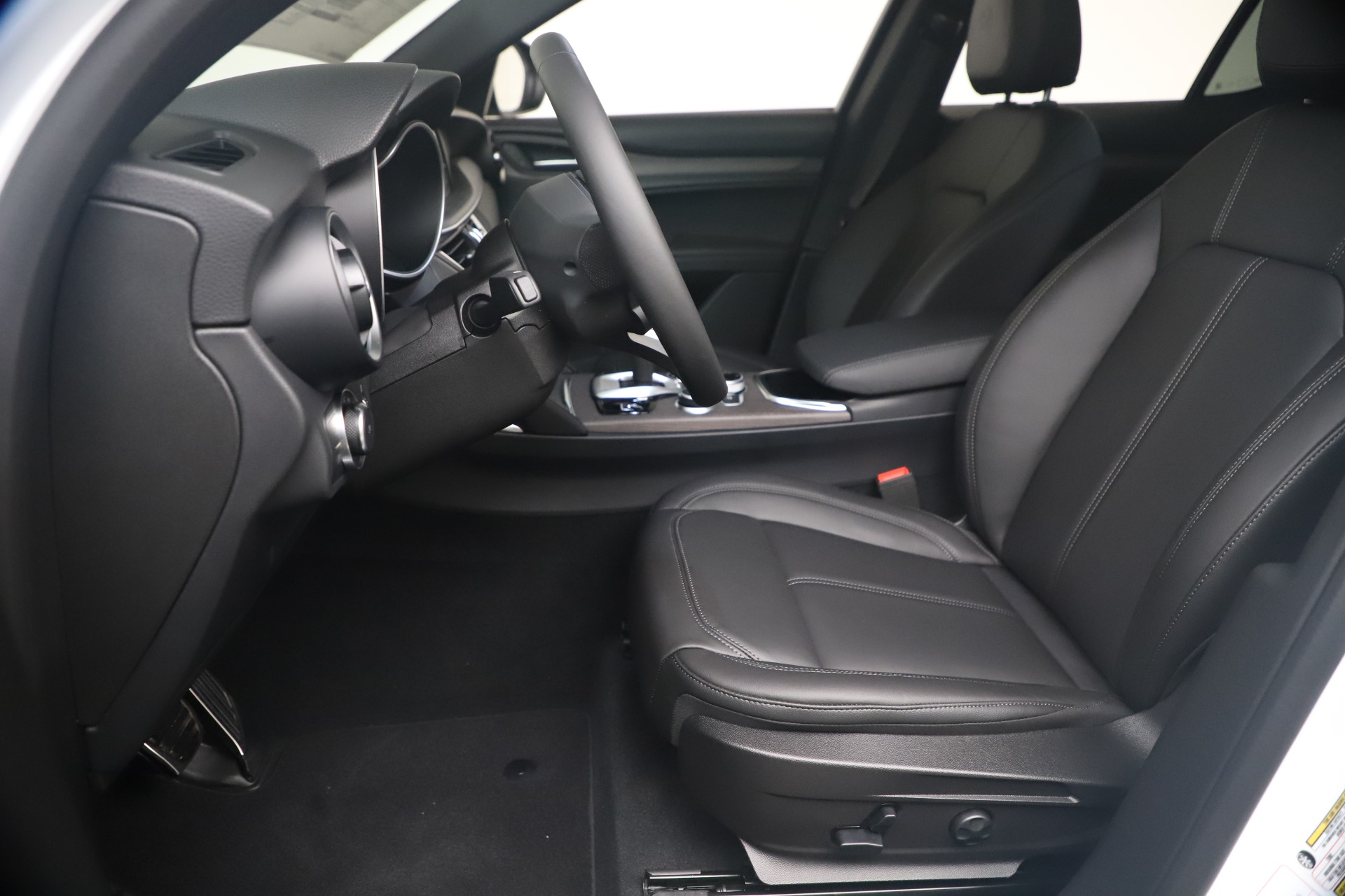 New-2022-Alfa-Romeo-Stelvio-Ti