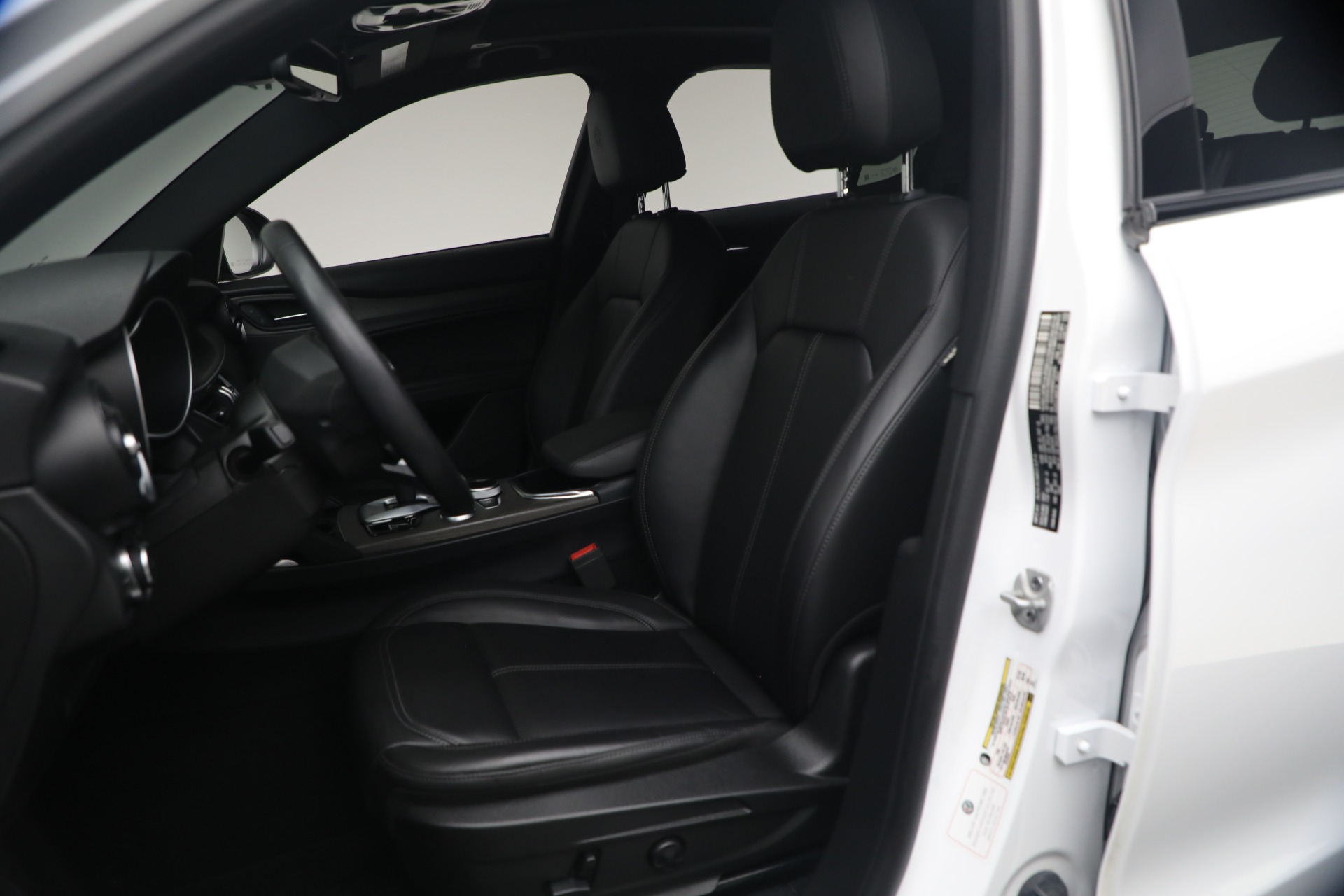 Used-2022-Alfa-Romeo-Stelvio-Ti