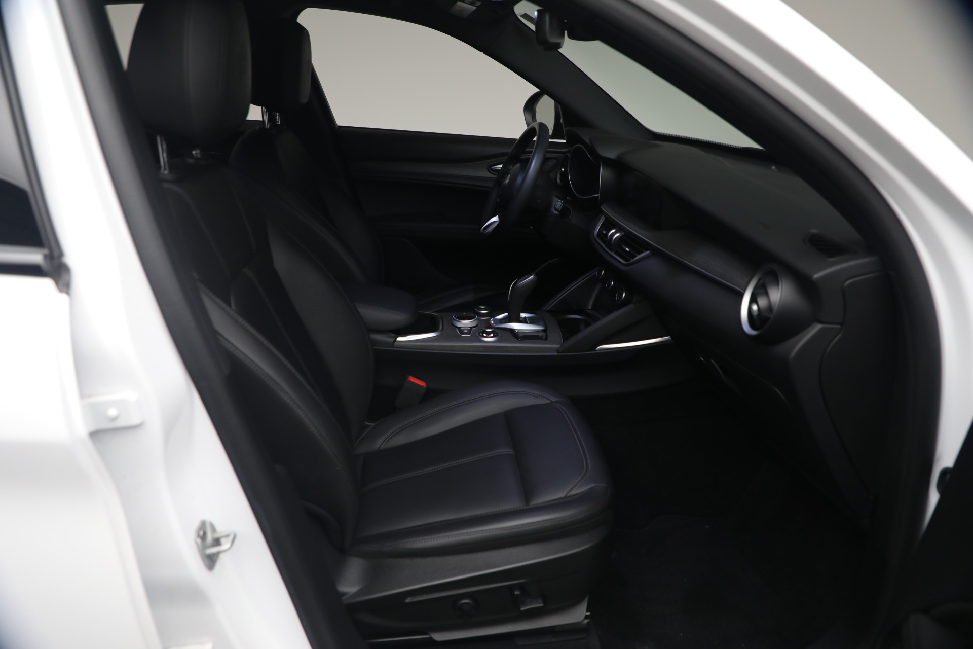 Used-2022-Alfa-Romeo-Stelvio-Ti