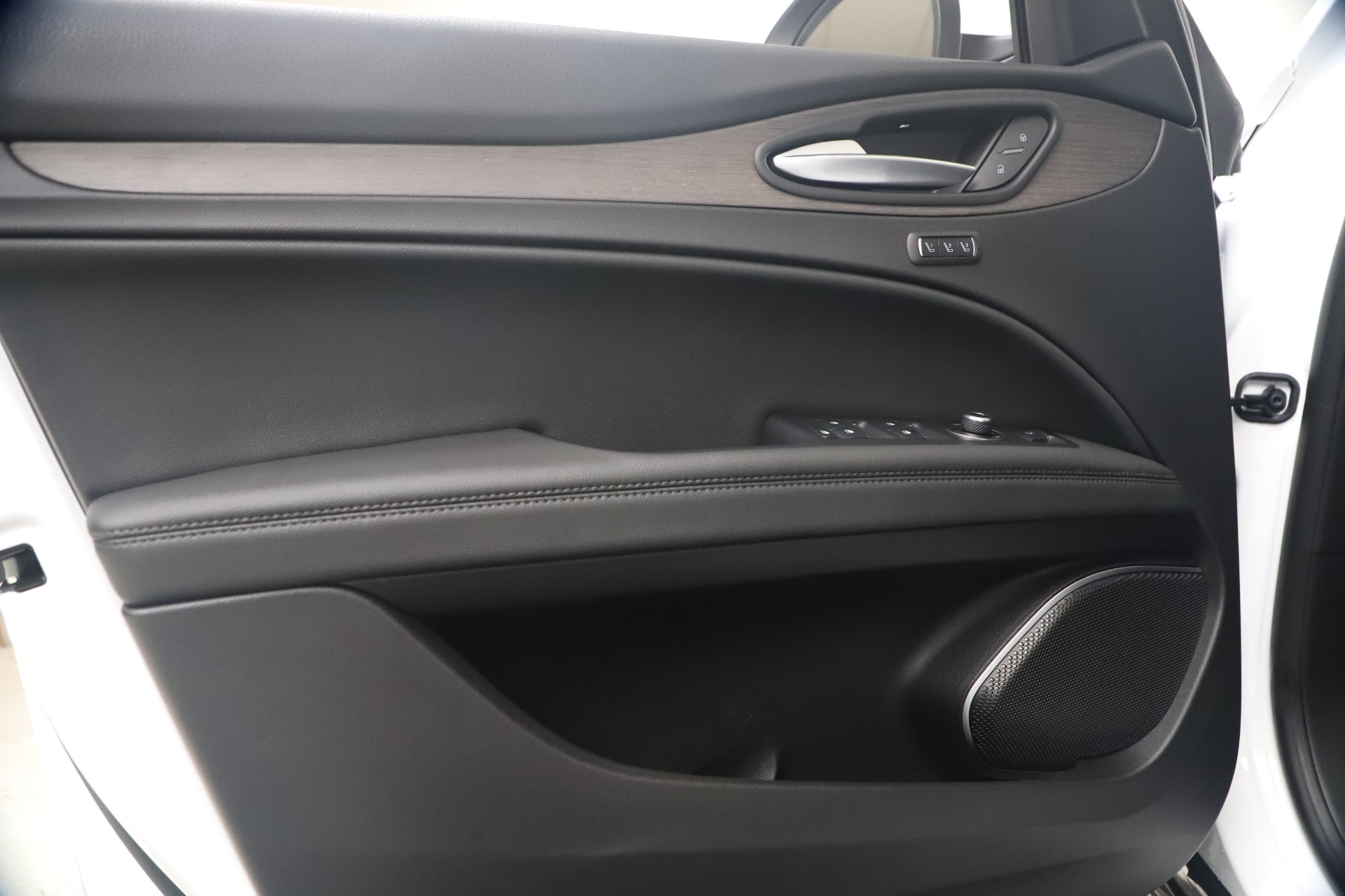 New-2022-Alfa-Romeo-Stelvio-Ti