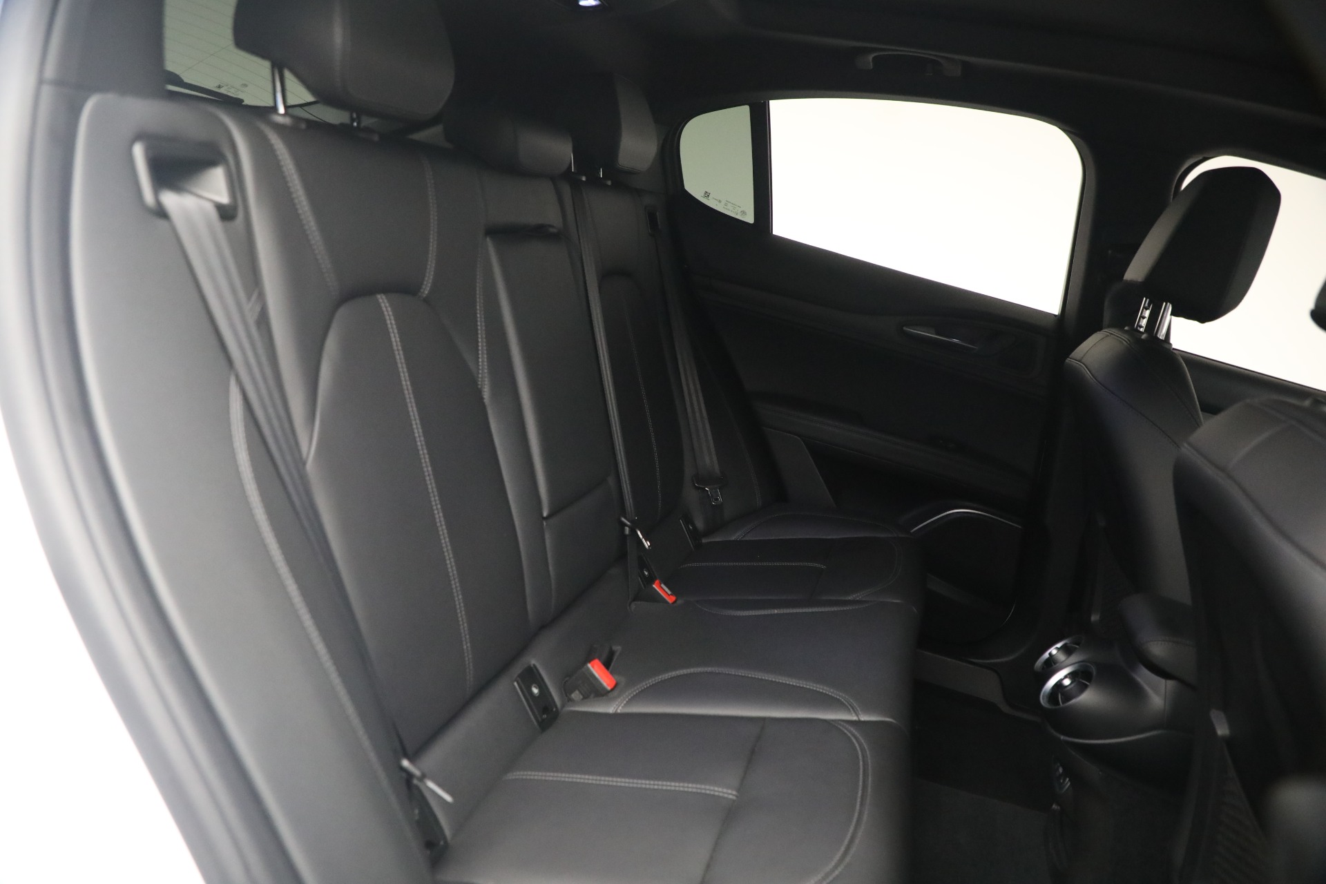 Used-2022-Alfa-Romeo-Stelvio-Ti
