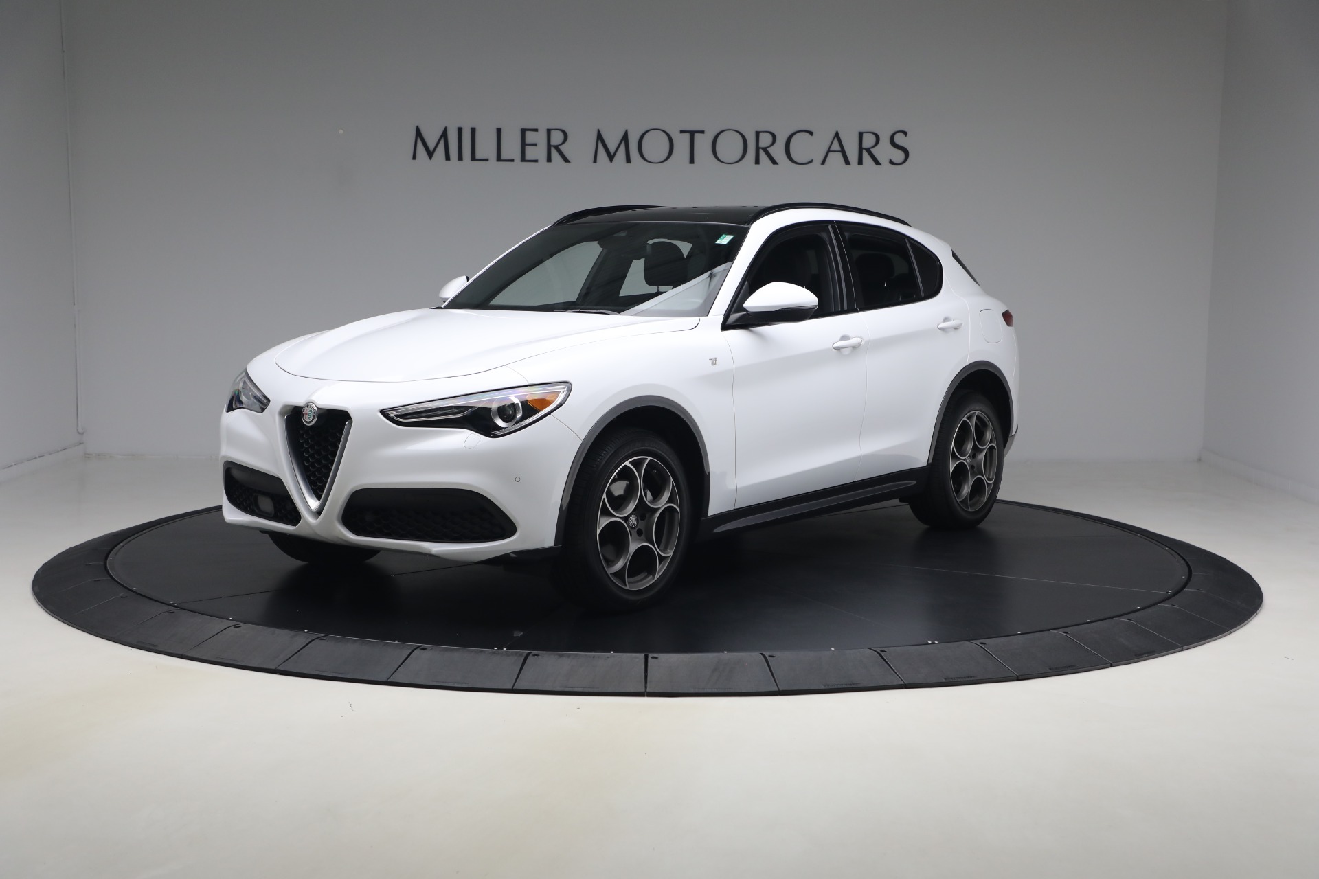 Used-2022-Alfa-Romeo-Stelvio-Ti