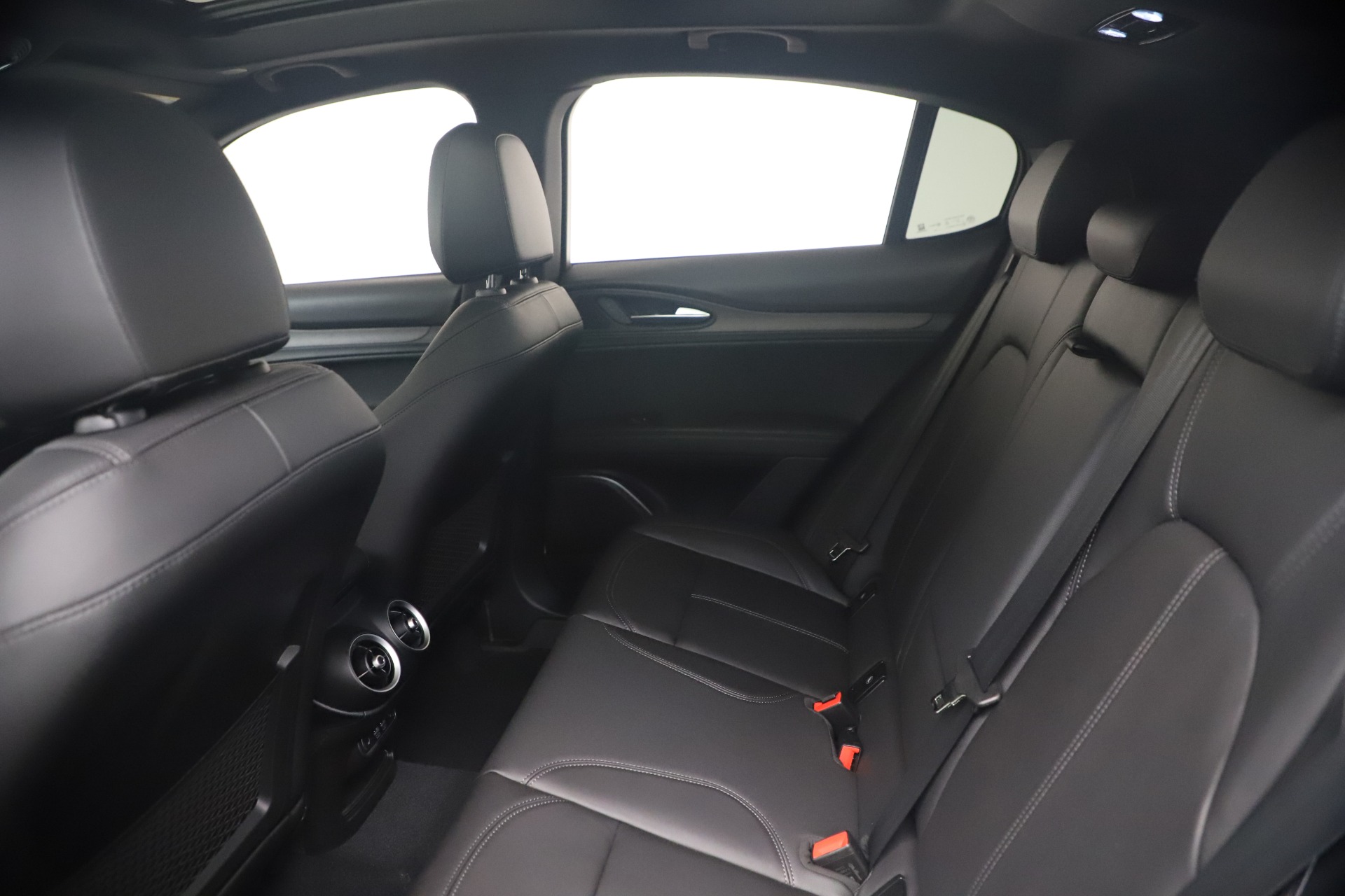 New-2022-Alfa-Romeo-Stelvio-Ti