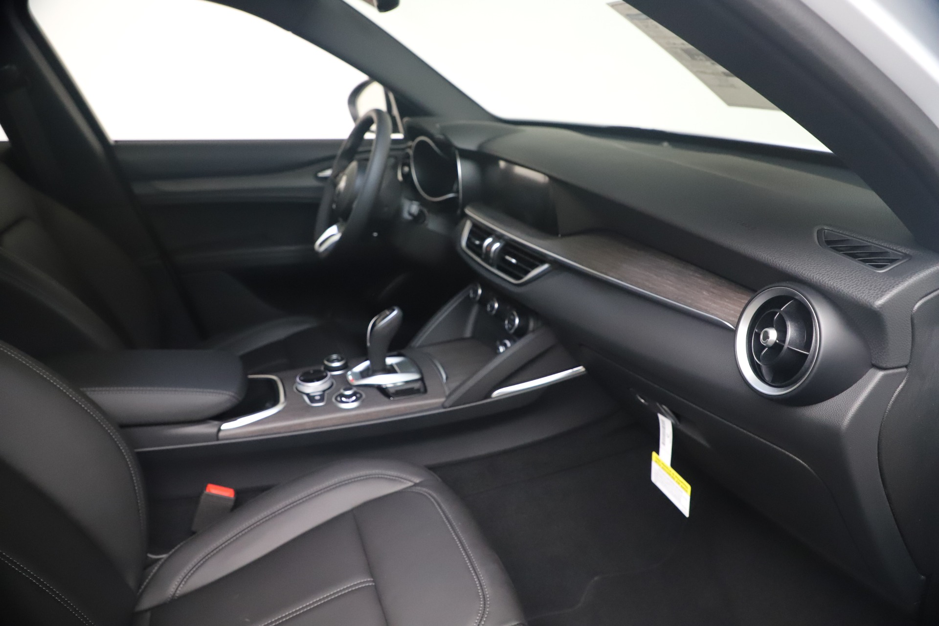 New-2022-Alfa-Romeo-Stelvio-Ti