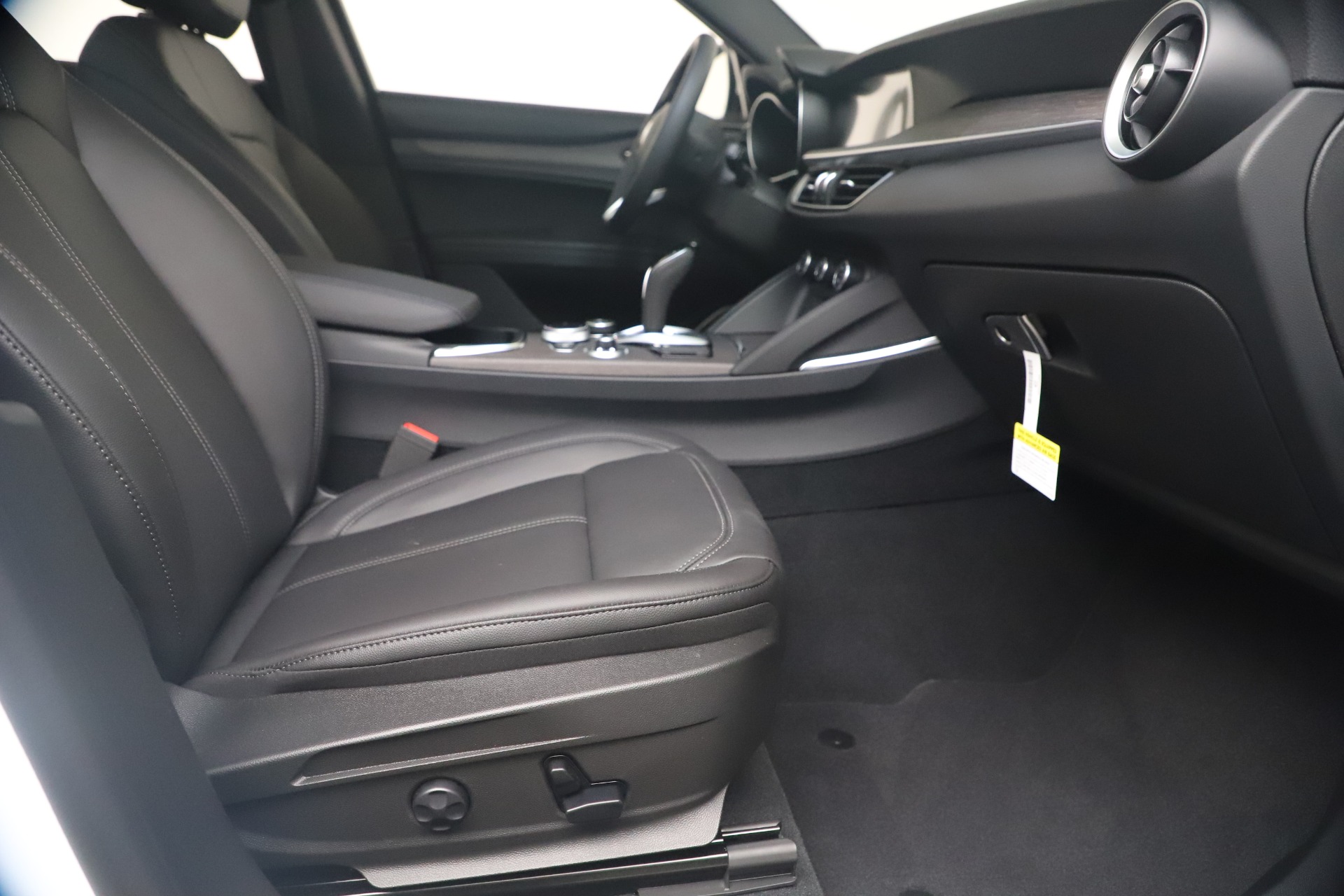 New-2022-Alfa-Romeo-Stelvio-Ti