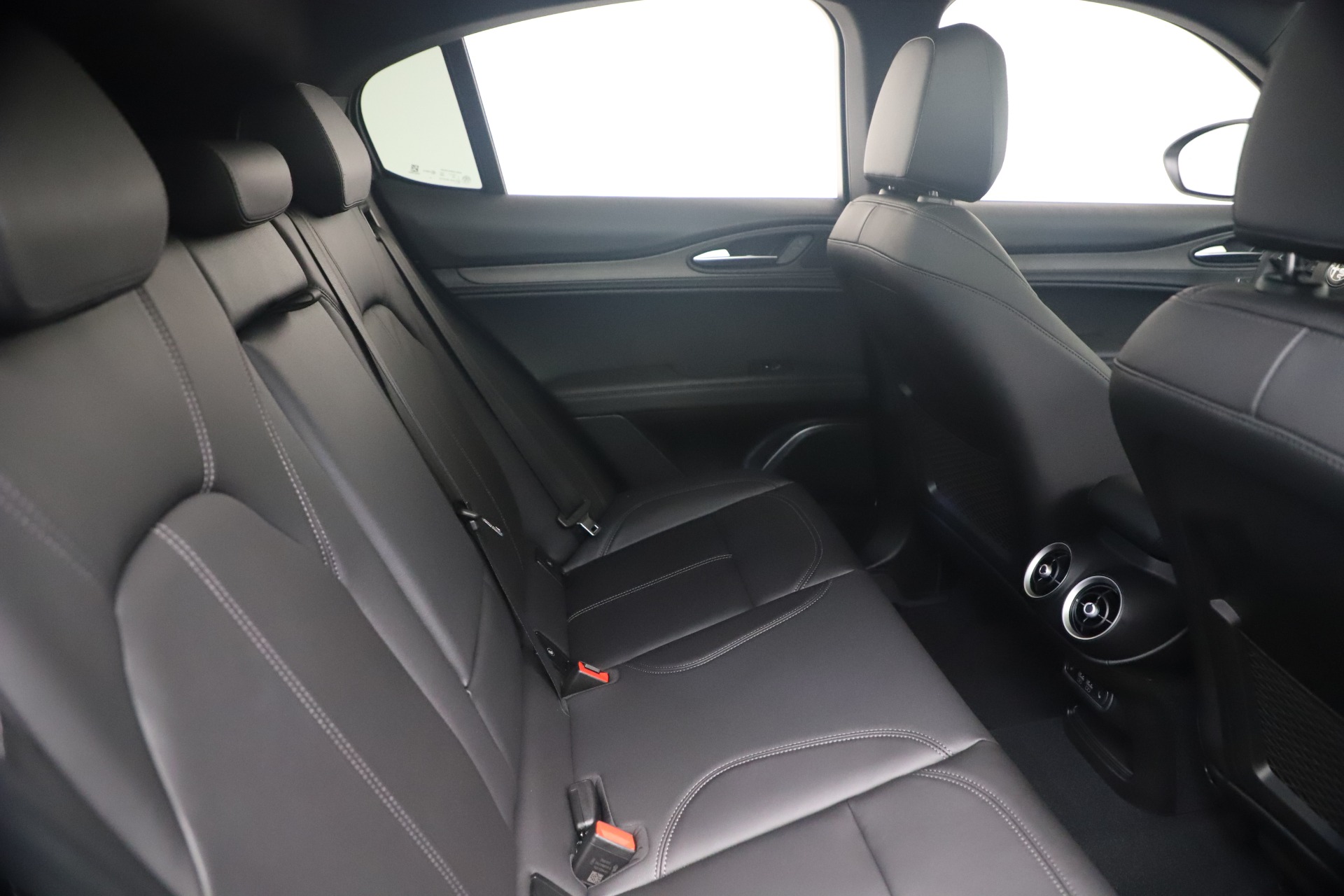 New-2022-Alfa-Romeo-Stelvio-Ti