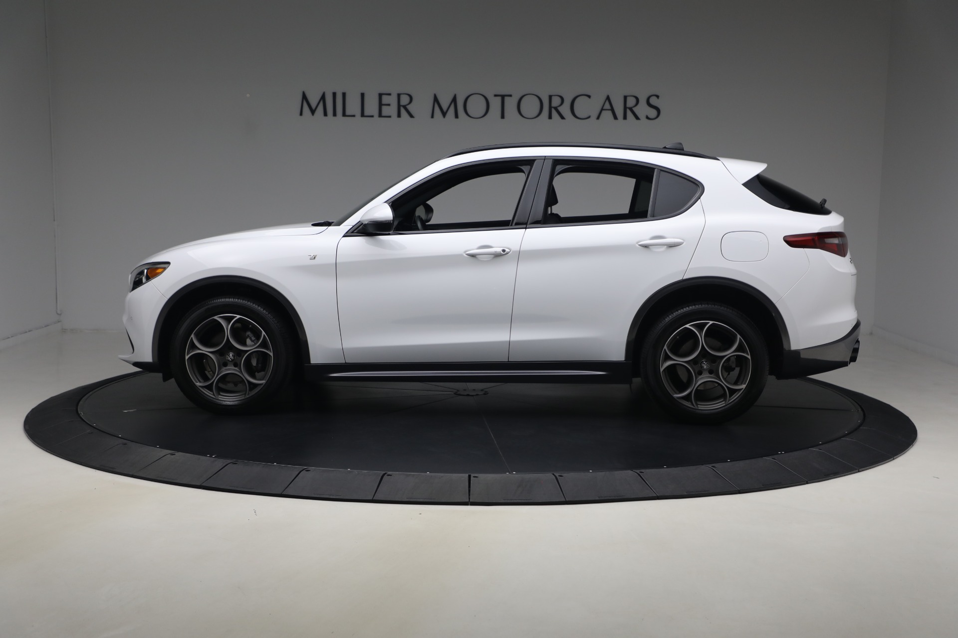 Used-2022-Alfa-Romeo-Stelvio-Ti