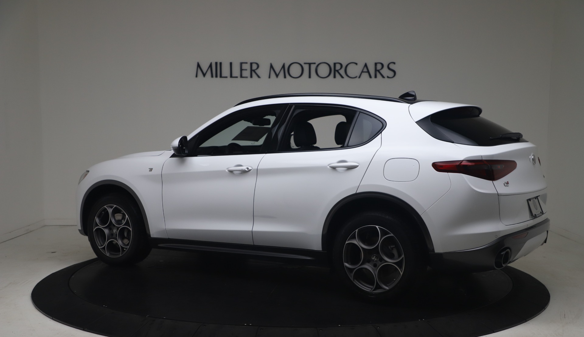 New-2022-Alfa-Romeo-Stelvio-Ti
