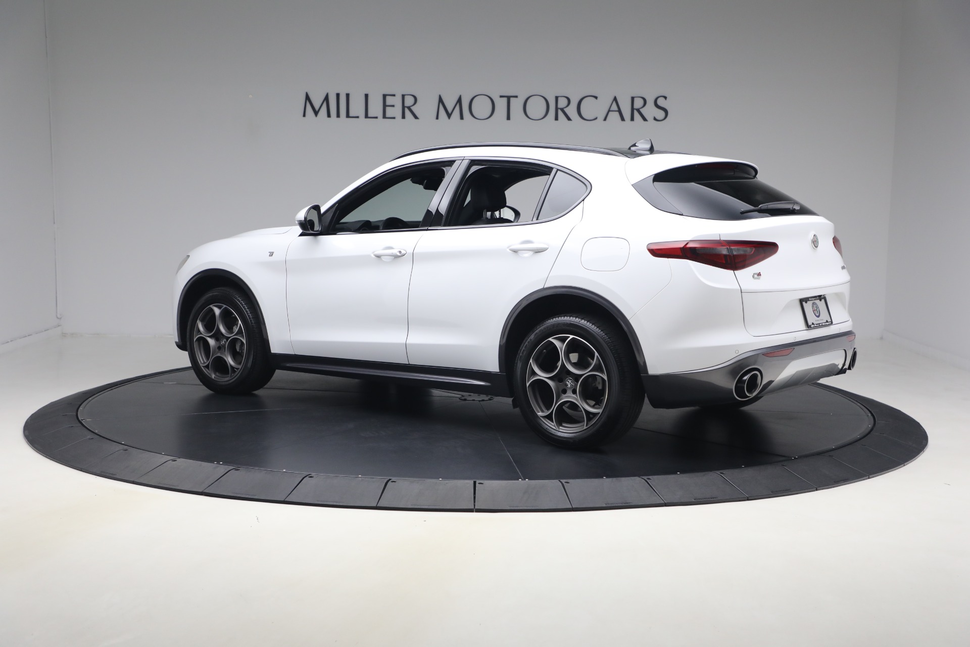 Used-2022-Alfa-Romeo-Stelvio-Ti