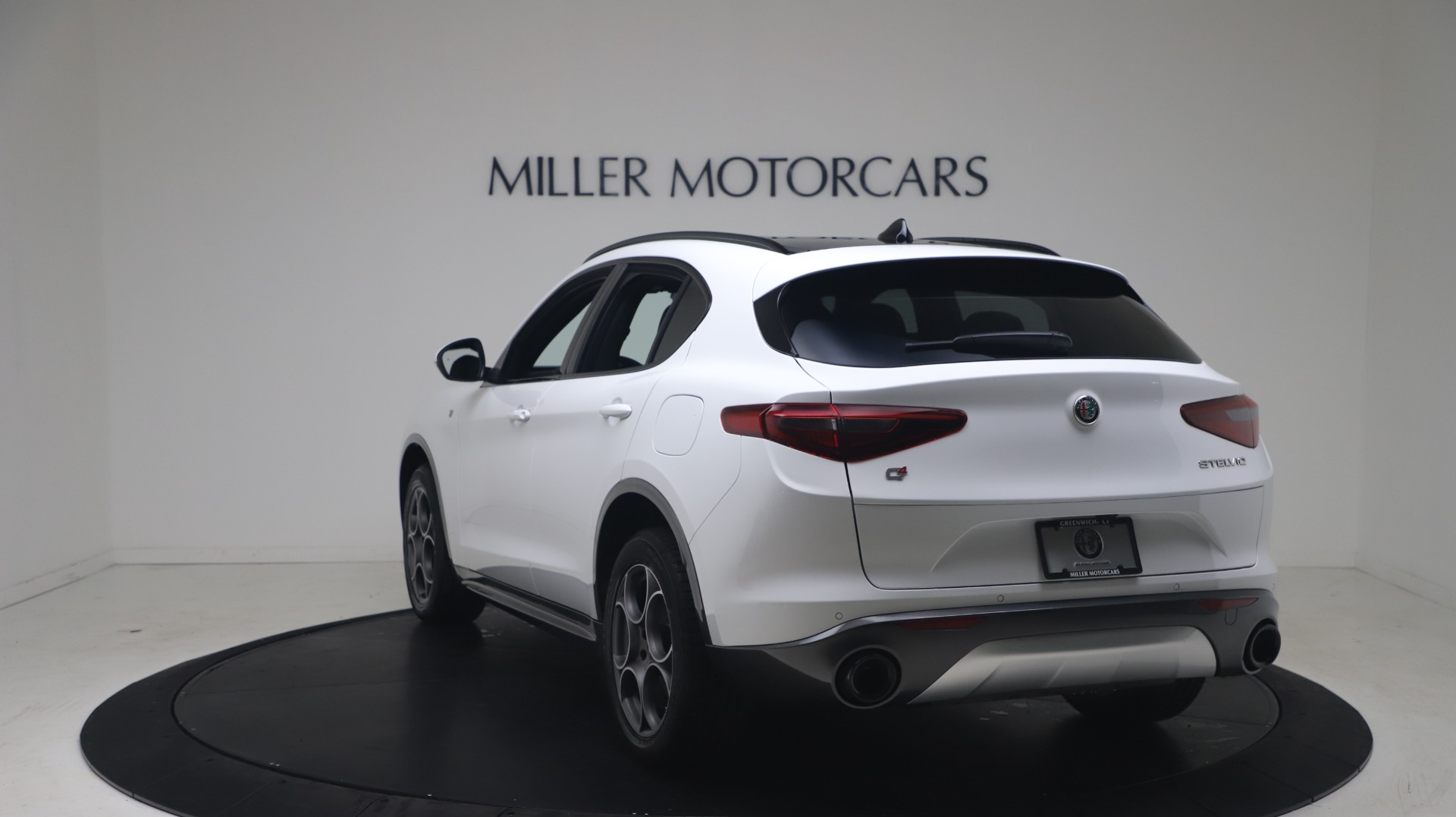 New-2022-Alfa-Romeo-Stelvio-Ti