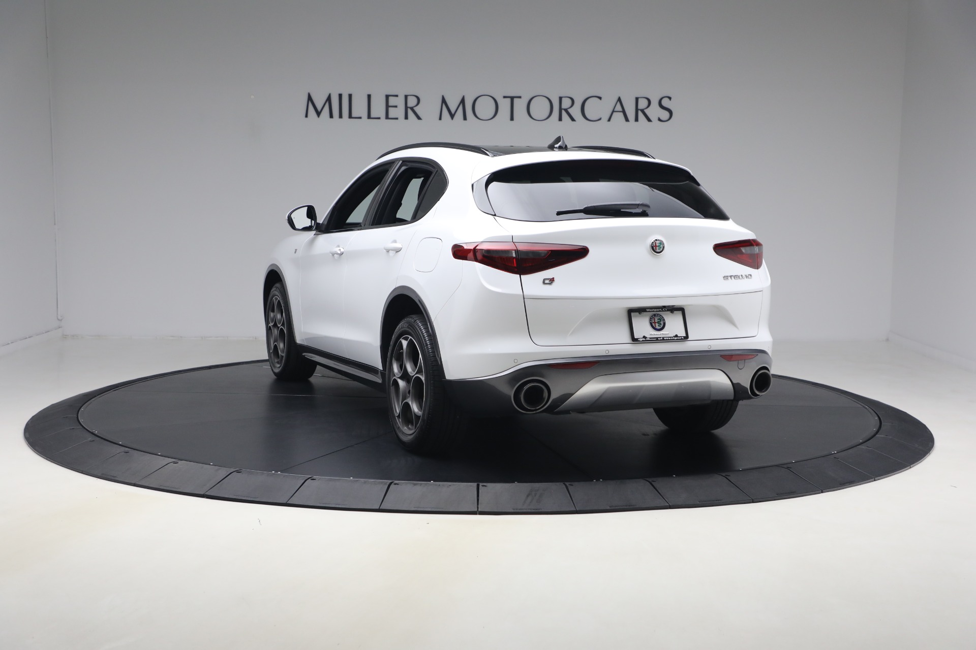 Used-2022-Alfa-Romeo-Stelvio-Ti