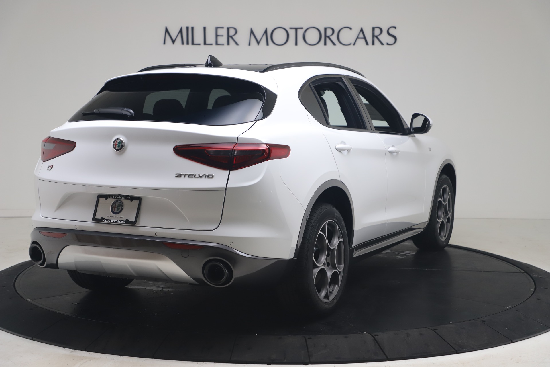 New-2022-Alfa-Romeo-Stelvio-Ti